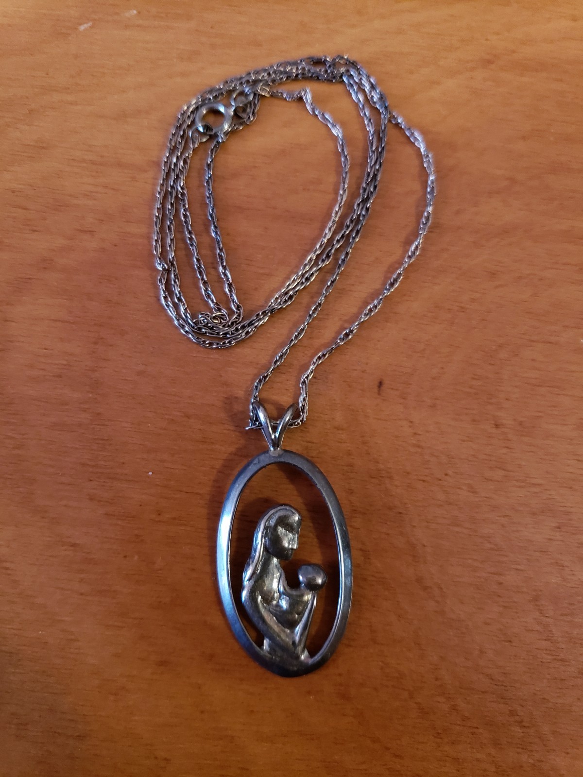VINTAGE JCF STERLING SILVER MOTHER HOLDING BABY NECKLACE