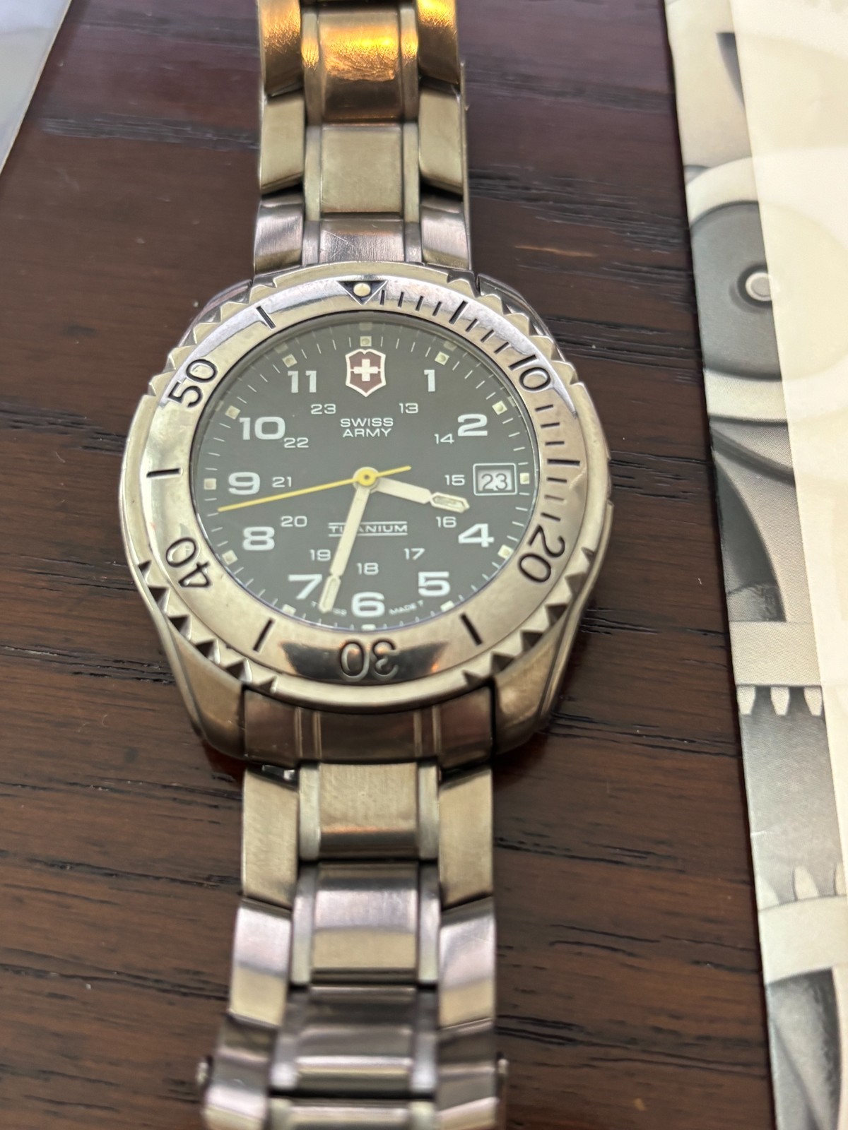 Men’s Swiss Army RB330 Model 24304 Titanium Dive Watch & Bracelet – Very Sharp!