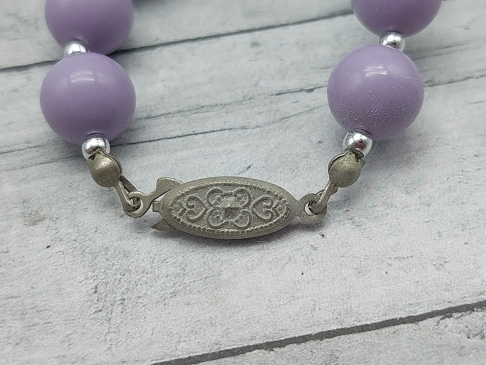 Beautiful Lavander Beaded Necklace Graduated Beads Silver Tone Spacers 24″