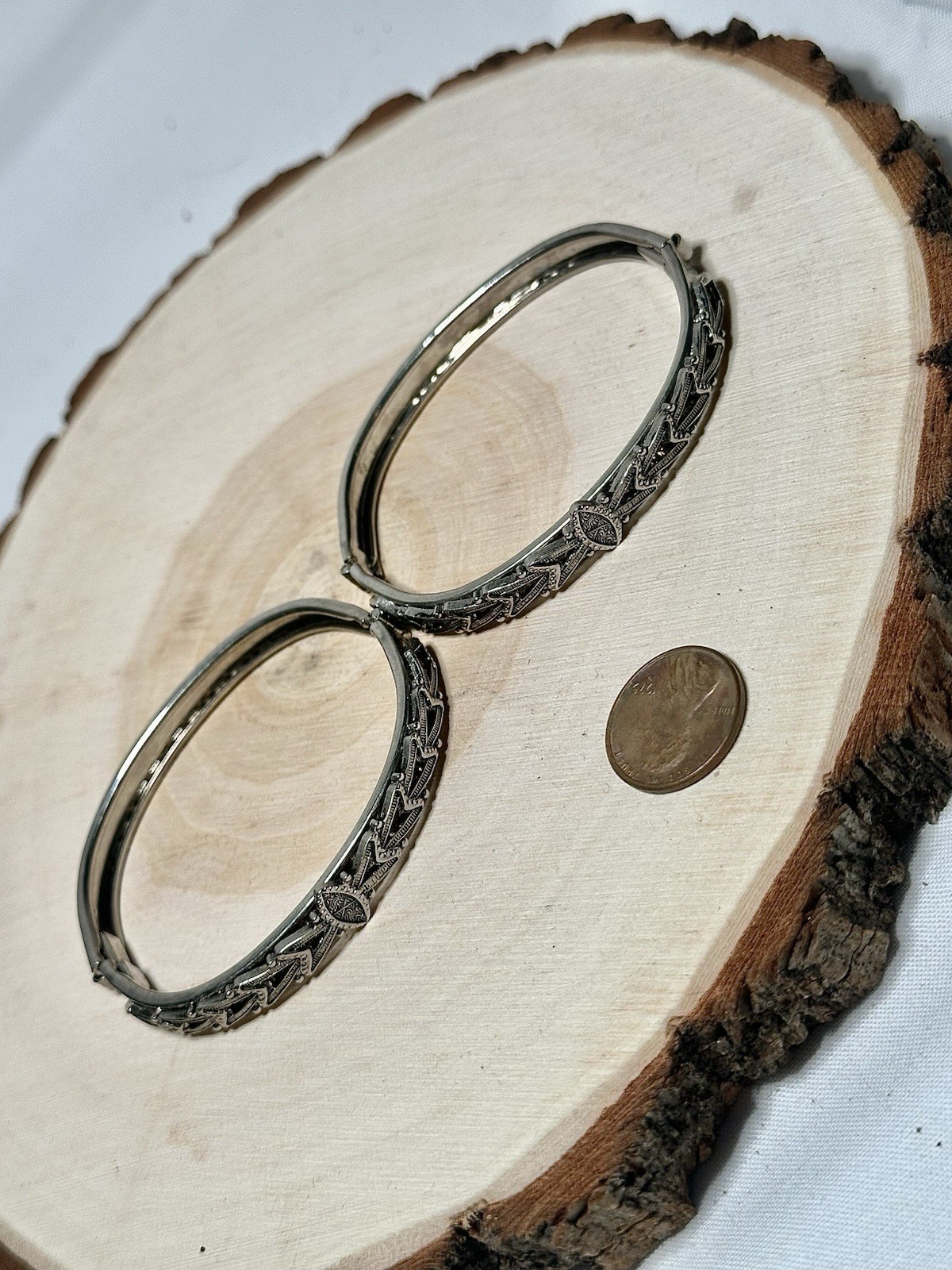 Silver Tone Oval Hinged Bracelets Etched Engraved Pattern No Stone