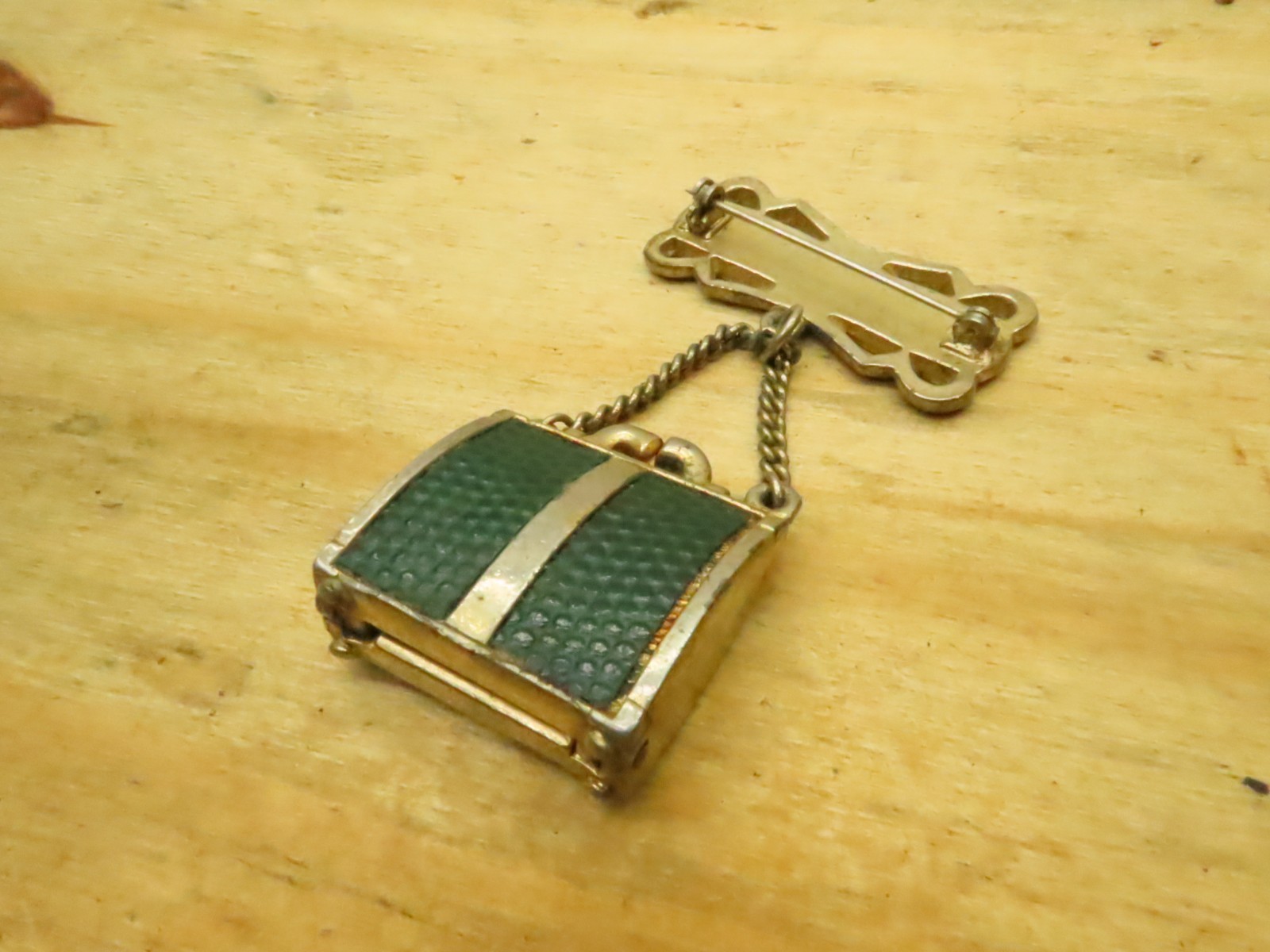 Vintage Silver Tone Green Clutch Purse Brooch Pin