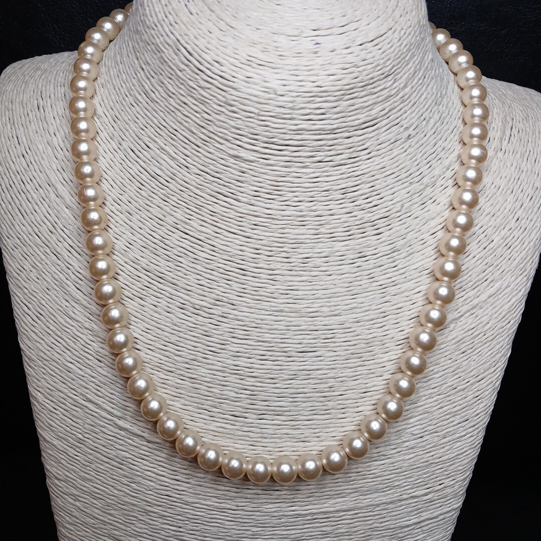 Vintage Jewelry Faux Pearl Necklace Box Clasp. 10402