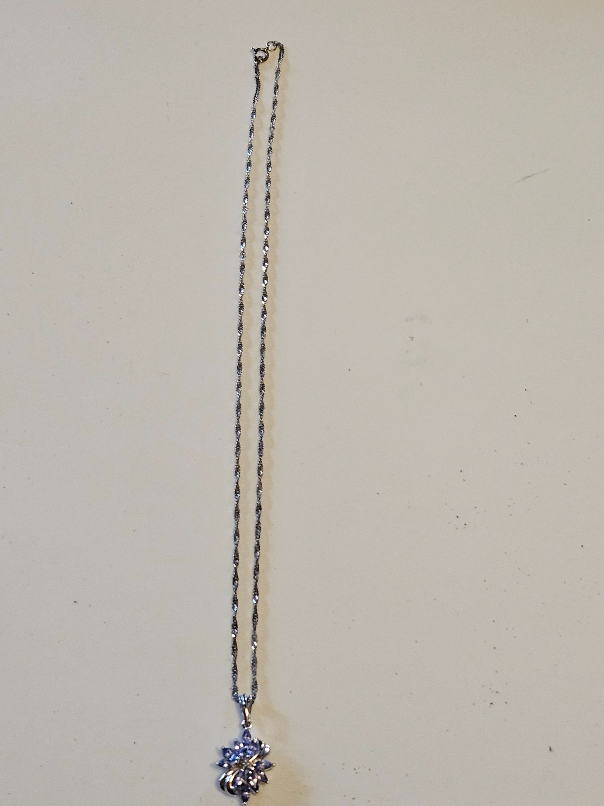 .925 marked Sterling Silver Cluster Pendant Necklace