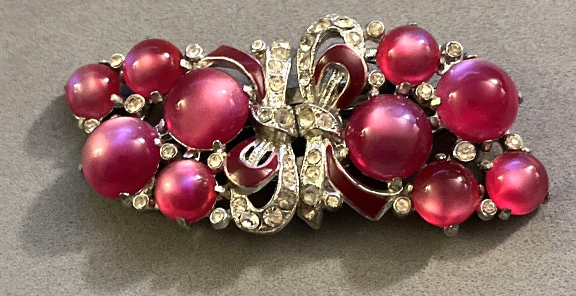 1930’s CORO Duette Rasberry Moonglow Lucite Pat. Dual Fur Clip Pin Brooch Mint