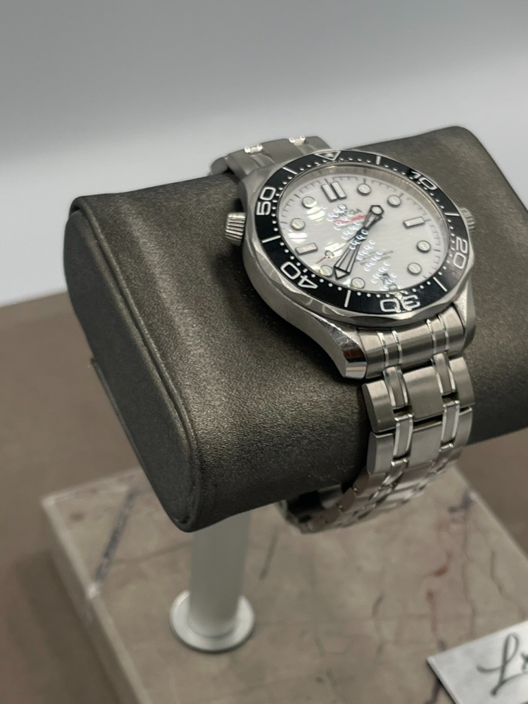 Omega White Dial Seamaster Chronometer Diver 300m 210.30.42.20.04.001 (2024)