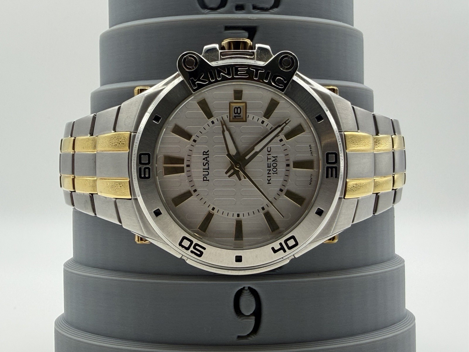 Pulsar Kinetic 100M Men’s 42mm Two-Tone Watch White Dial Exhibition Back Japan