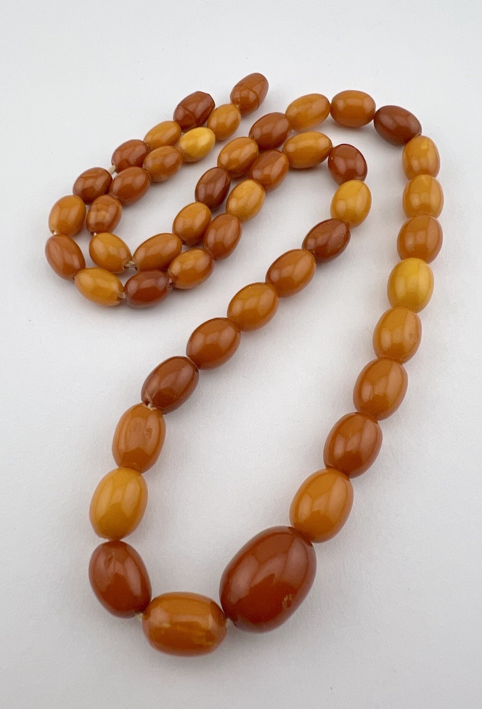 21.5g- Antique Butterscotch Egg Yolk Baltic Amber Swirl Oval Bead Necklace 21.5″