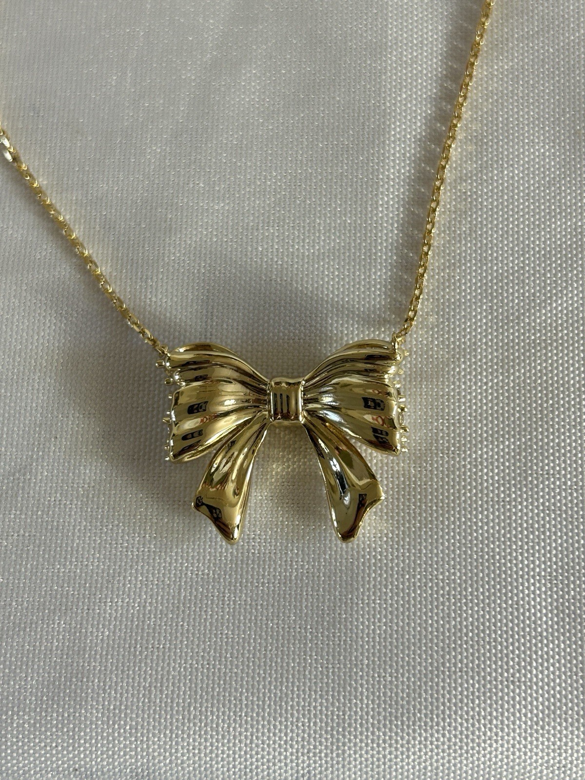 NEW! Kendra Scott Gold Krista Bow Short Pendant Necklace in White Mix Pearl