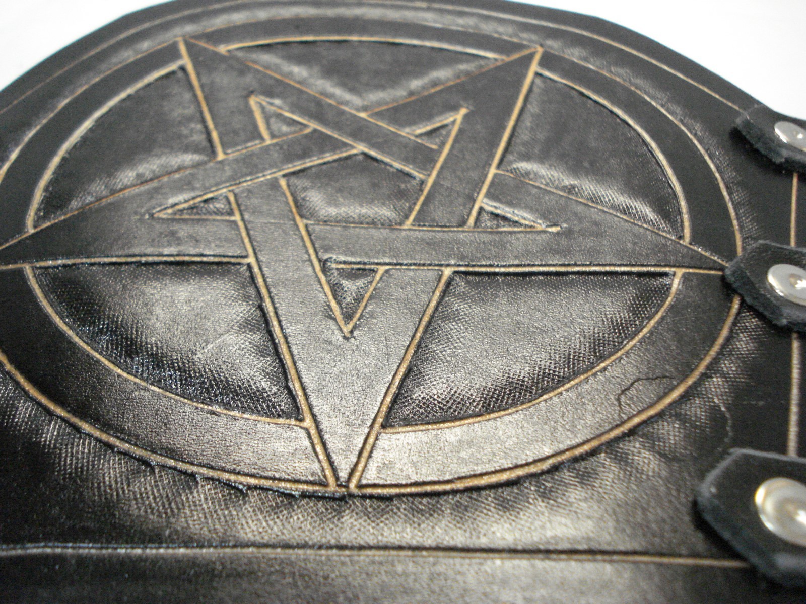 LEATHER LEATHER CARVED GAUNTLET…DEATH METAL…(MDLG0152)….BRUJERIA