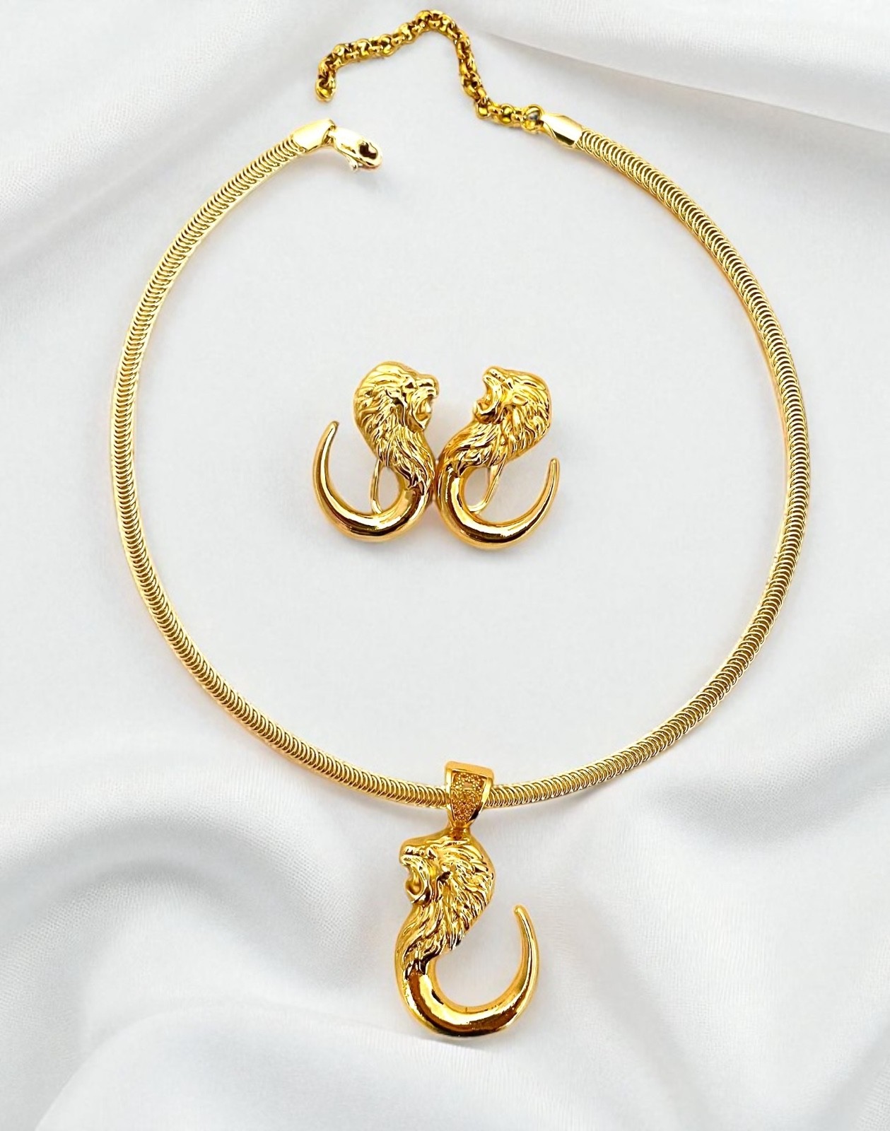 Lightweight Bright Gold Tone Dubai Style Choker Lion Pendant Necklace Earrings