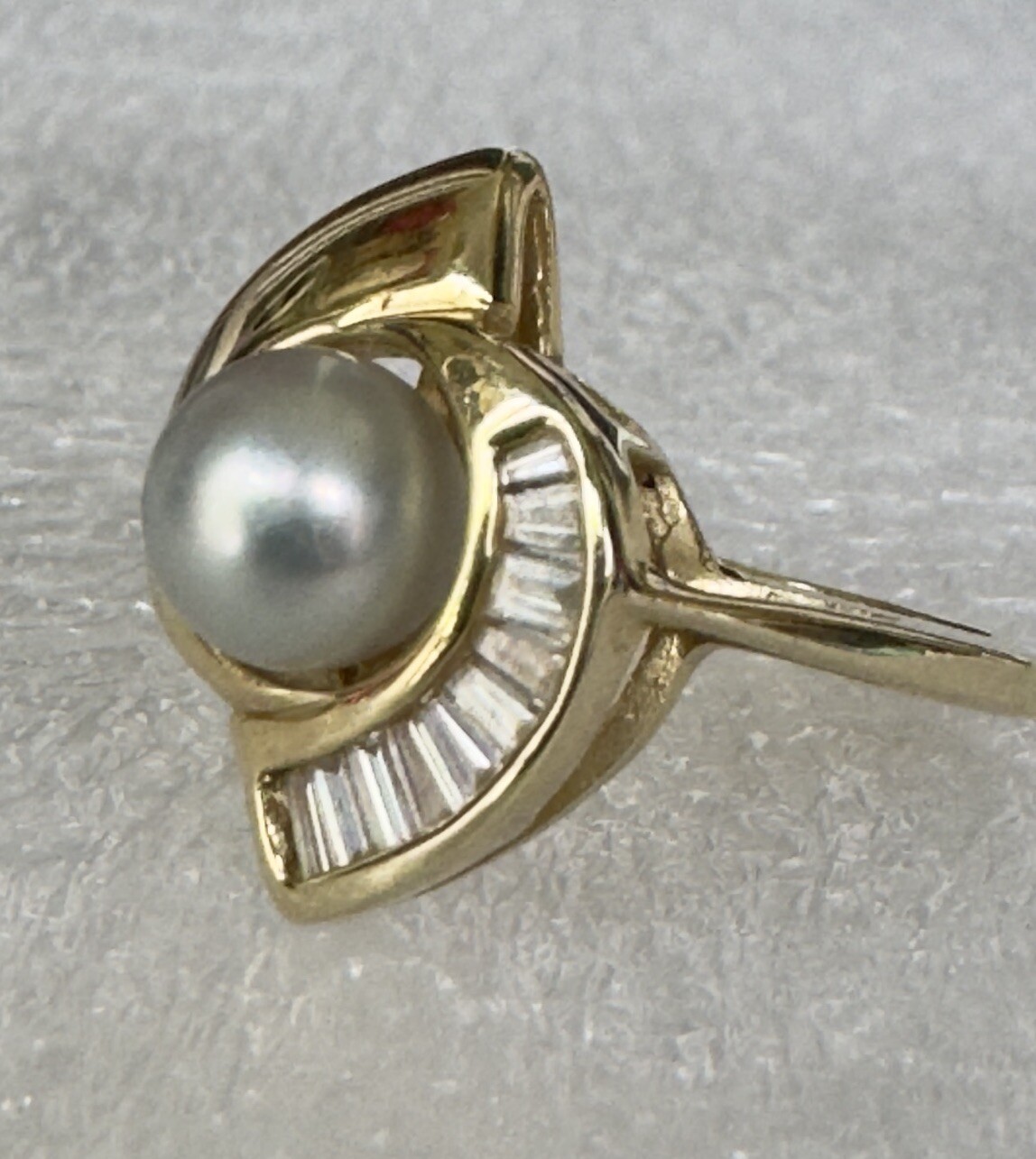 Classic 14k Solid Yellow Gold Natural White Pearl and Diamond Ring Size 4.75