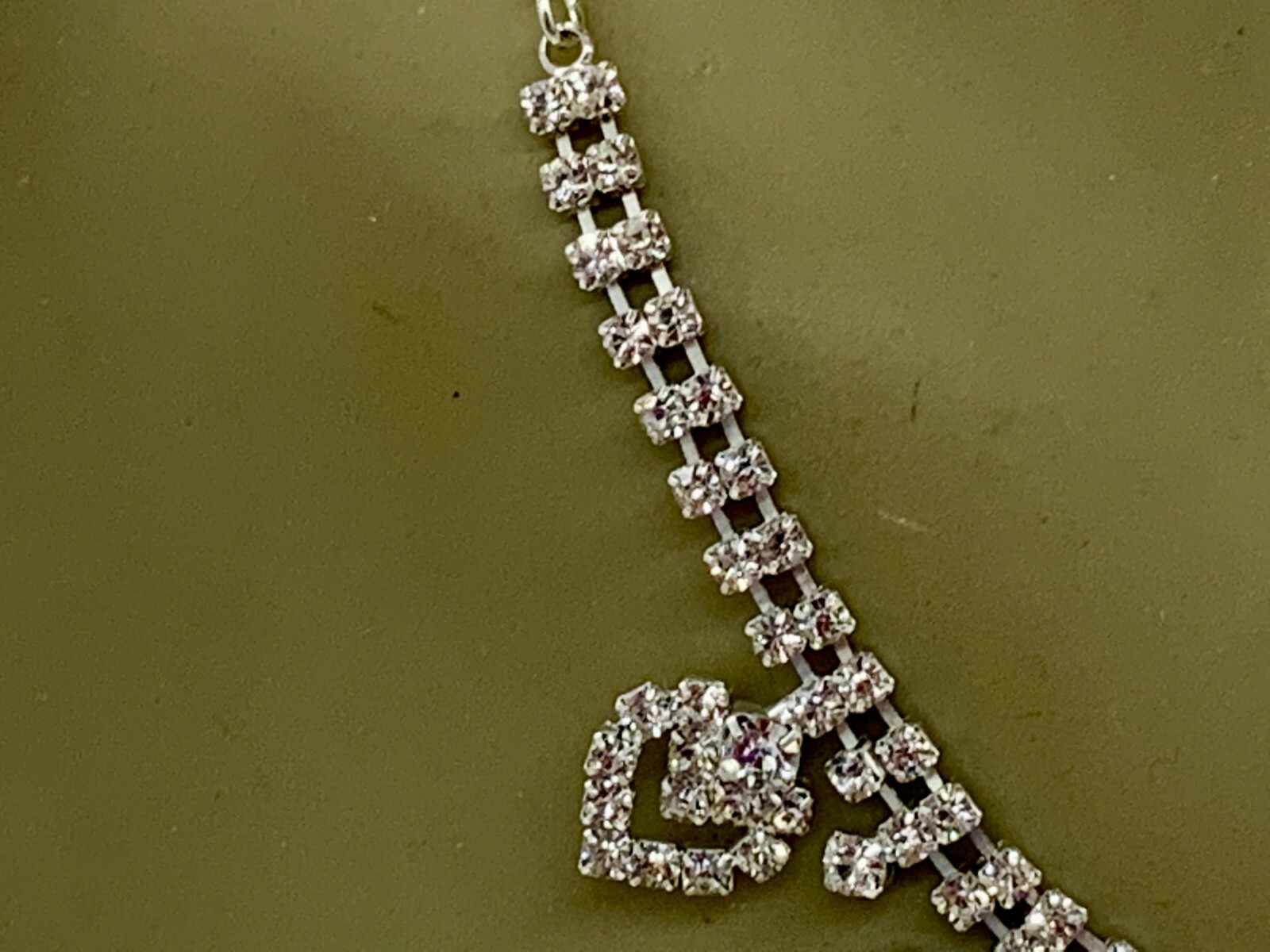VINTAGE STYLE SILVER PLATED DIAMANTE HEART NECKLACE