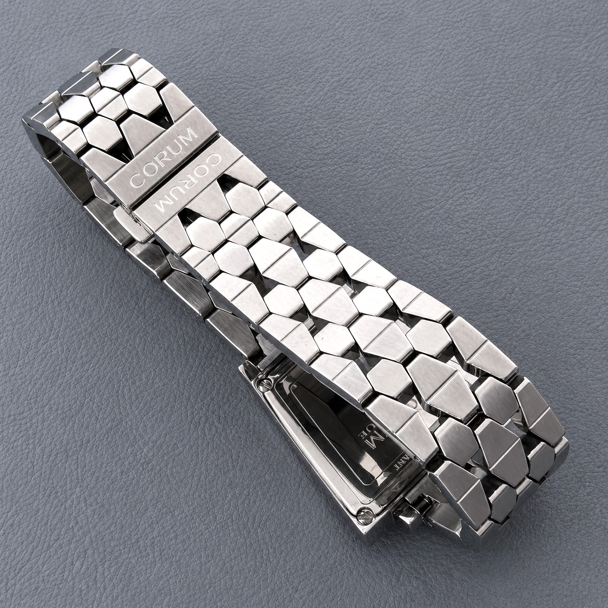 Vintage CORUM Boutique Ref. 105.404.20 Swiss Quartz Watch SS Original Owner