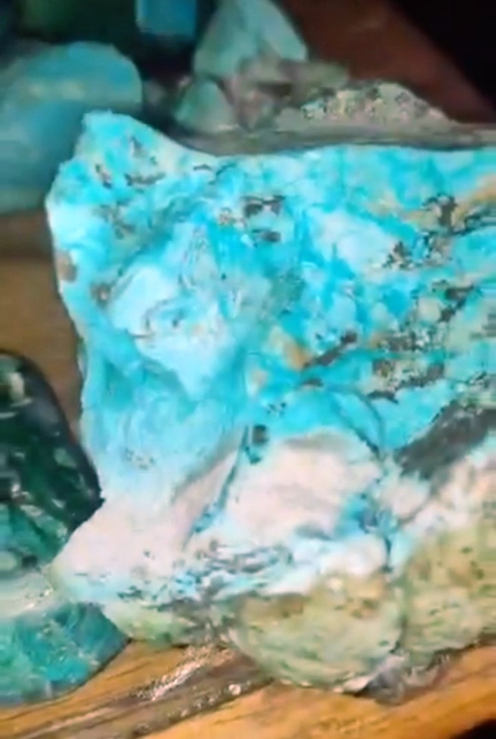Lander Blue Spiderweb Pattern High Grade Cabachon Nonstanalized Natural Turquois