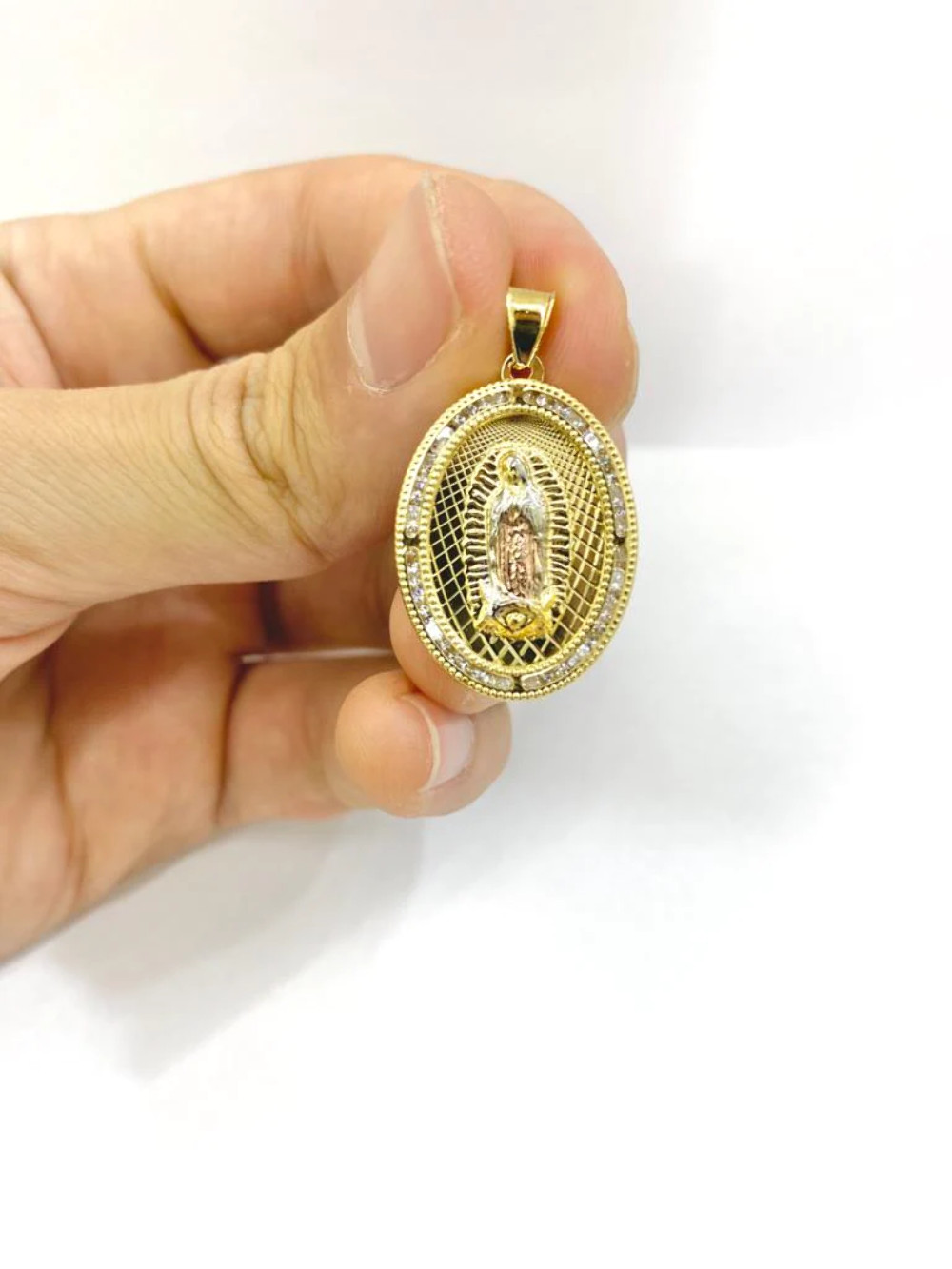 Virgen de Guadalupe Pendant Charm Medalla de la Vigencita Round CZ Women 30x28mm