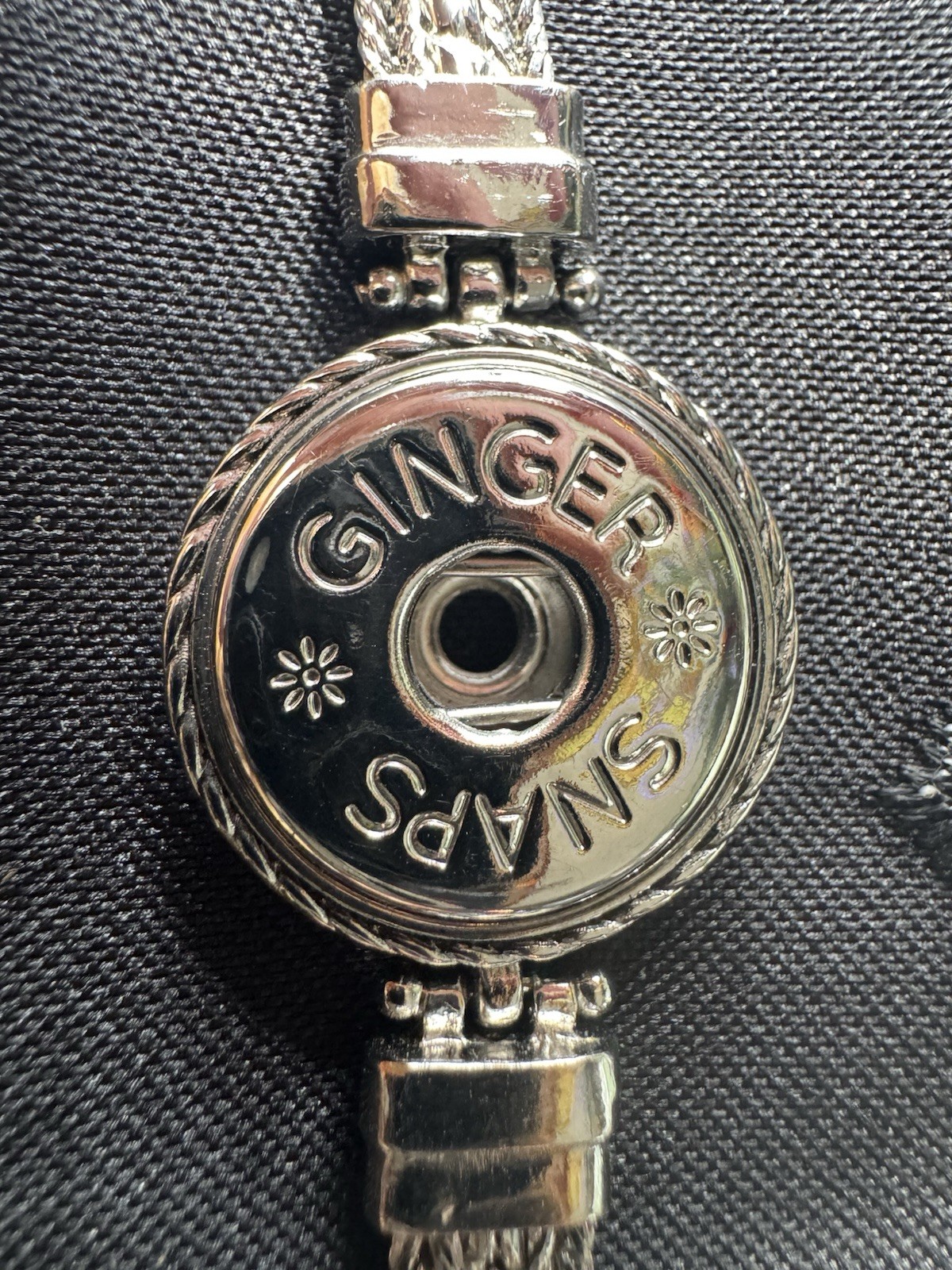 Ginger Snap 7″-9″ Adjustable Charm Bracelet Silvertone Slightly Used