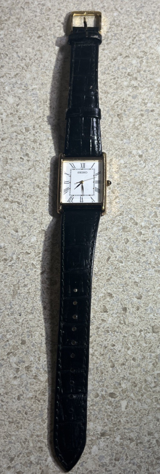 J28~ Seiko Essentials Quartz White Dial Men Watch 7NO1-OEZO 840509 – Engraved