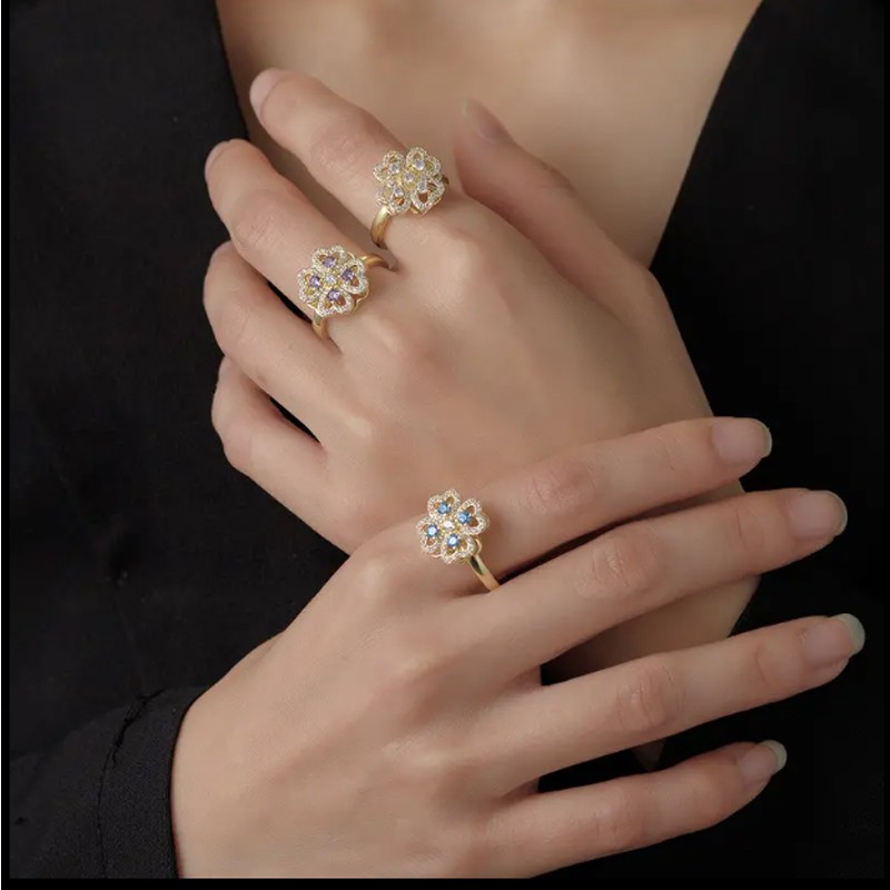 Golden Clover Spinner Ring – Adjustable Stainless Steel Fidget Jewelry with Zirc