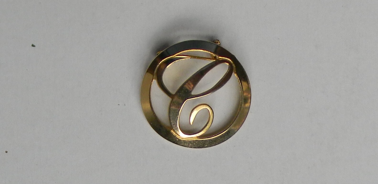Fashion – Broach / Pin 1.25″ x 1.25″ Gold-Tone Letter – C – 27