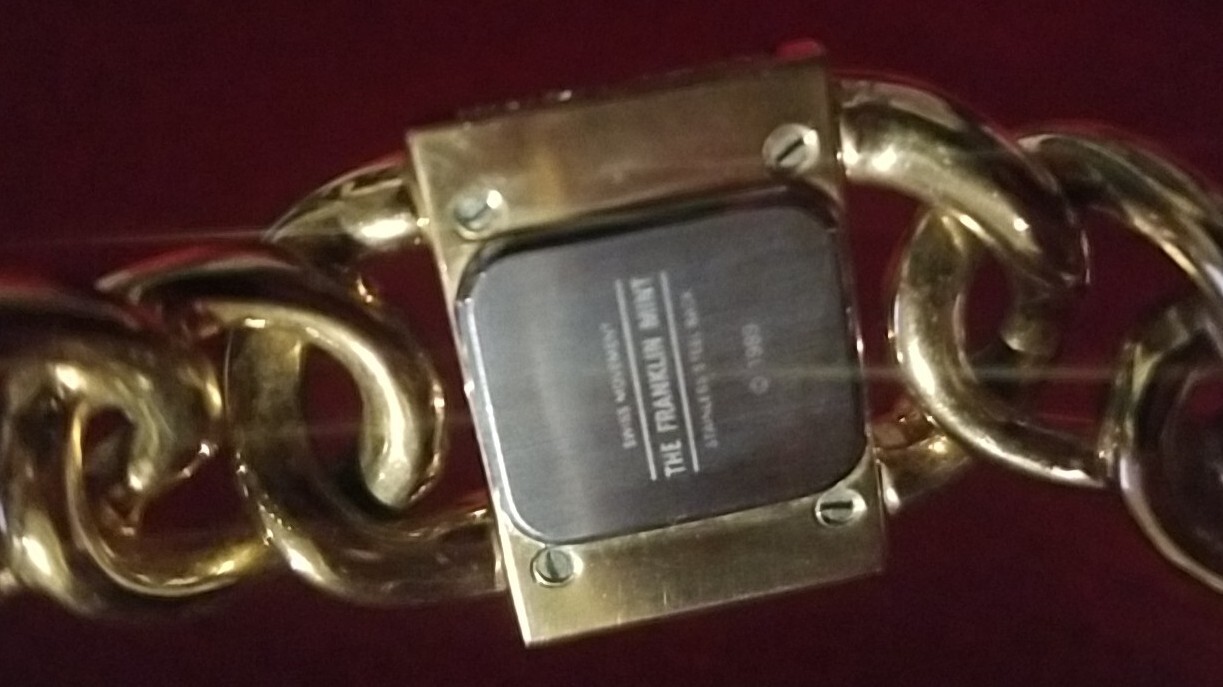 THE FRANKLIN MINT Women’s Gold Tone Swiss Movement 26 mm Wide 18 mm Long