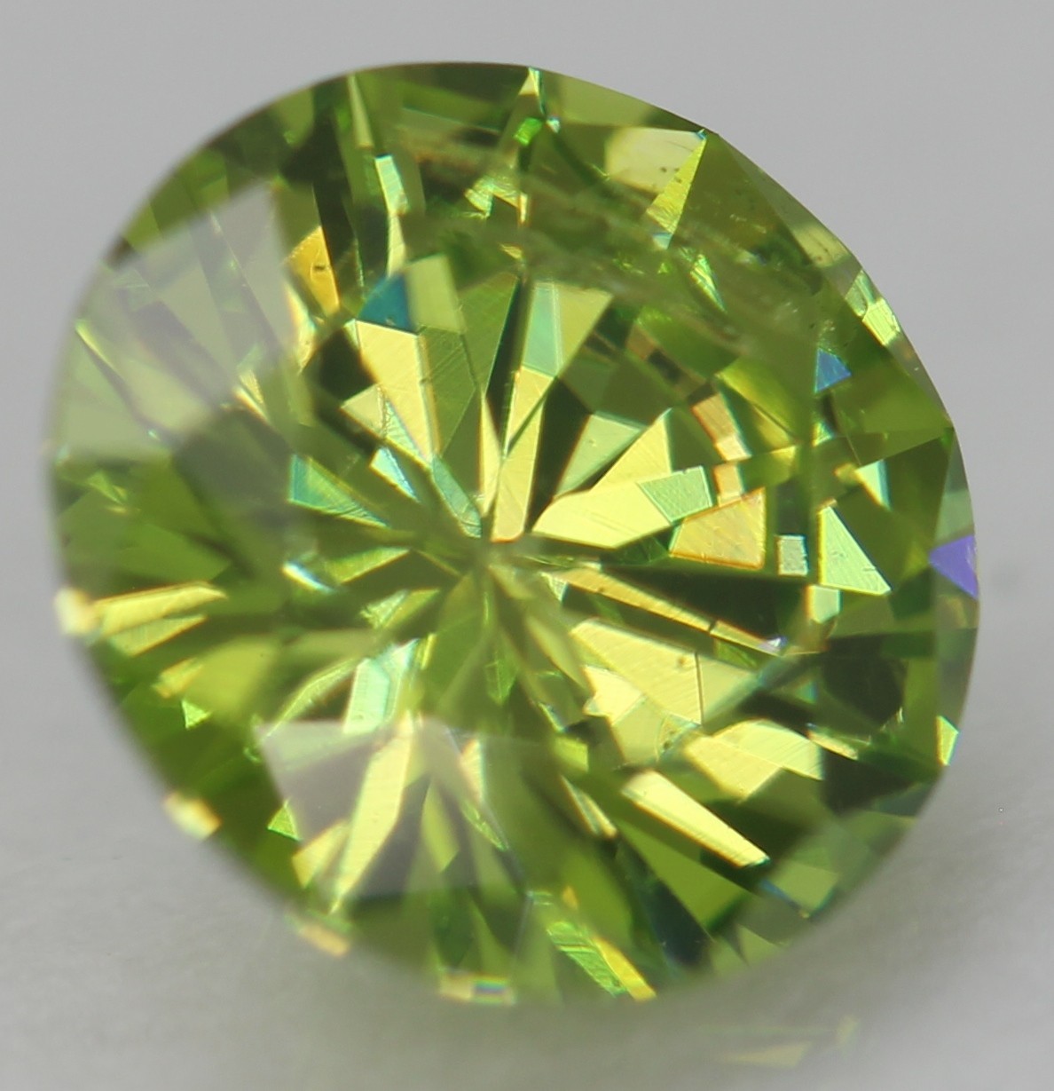 Cert 0.65 Carat Vivid Green VS1 Round Brilliant Natural Enhanced Diamond 5.68mm