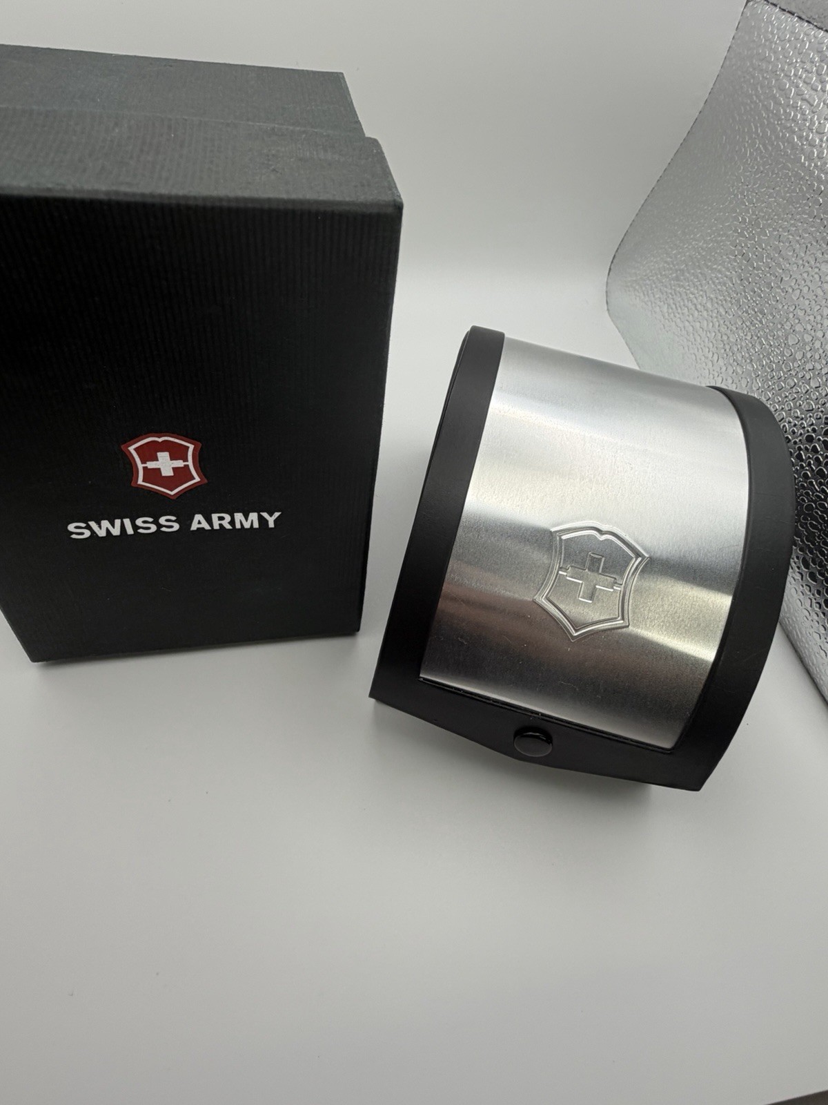 Victorinox Swiss Army Maverick 39mm Quartz Black Dial Watch Box Papers Links