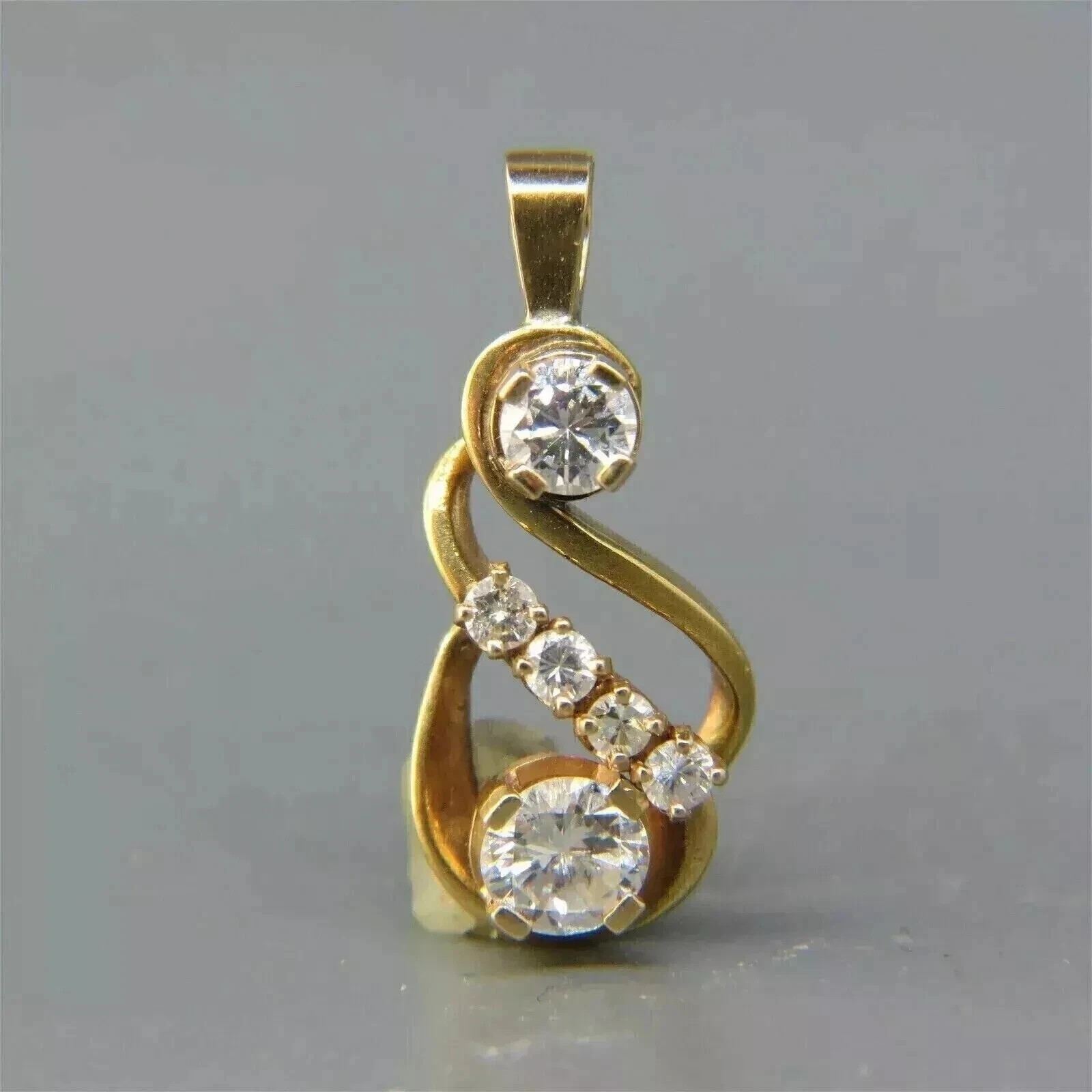 Women’s Stunning Pendant 2Ct Round Cut Simulated Diamond 14K Yellow Gold Plated