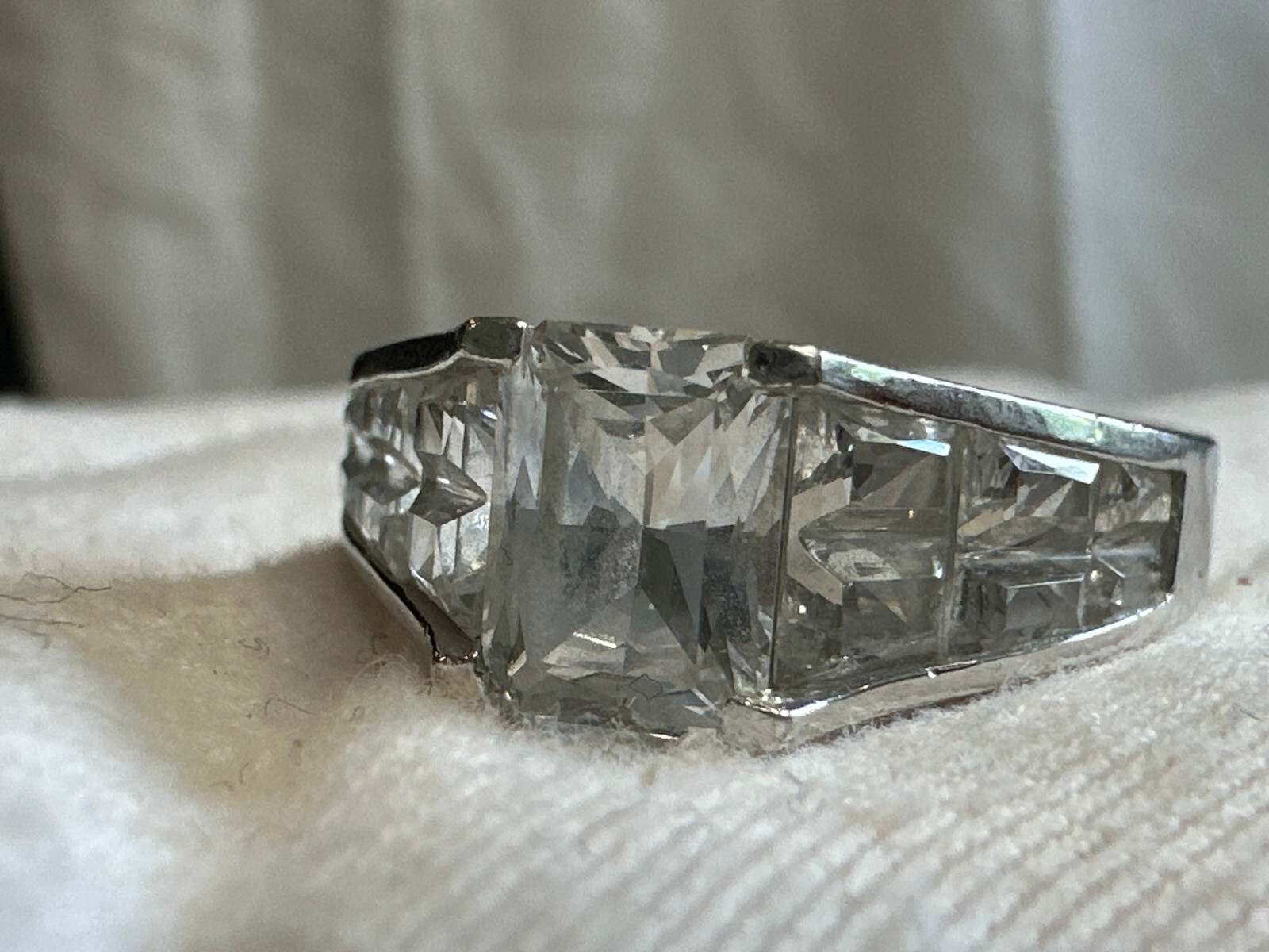 Sterling Silver Ring 5.67g Fine Jewelry Sz 9.25 Band Clear Stones