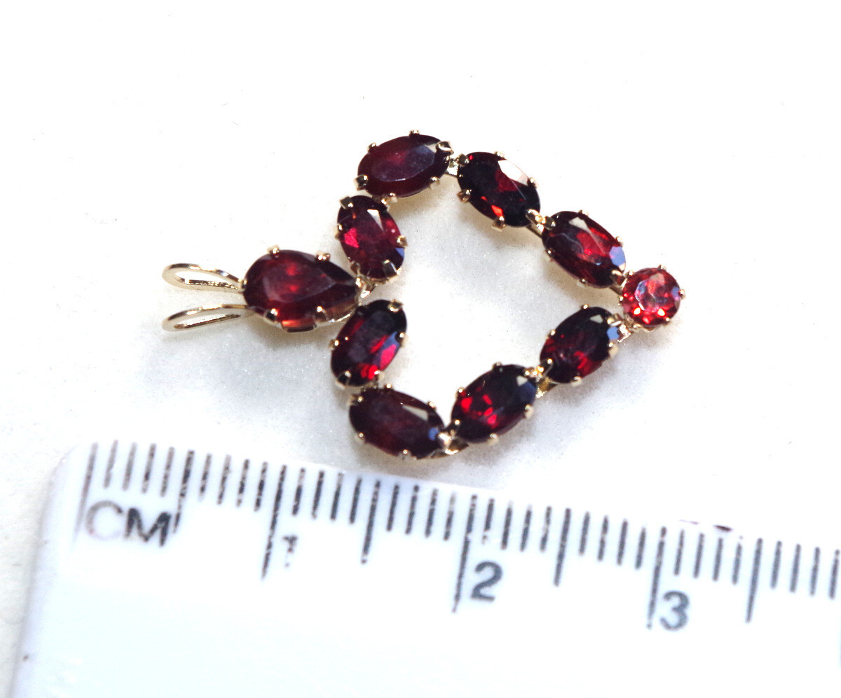 VINTAGE 10K GORGEOUS LARGE 26 MM OVAL MOSAMBIQUE GARNET FANCY HEART PENDENT