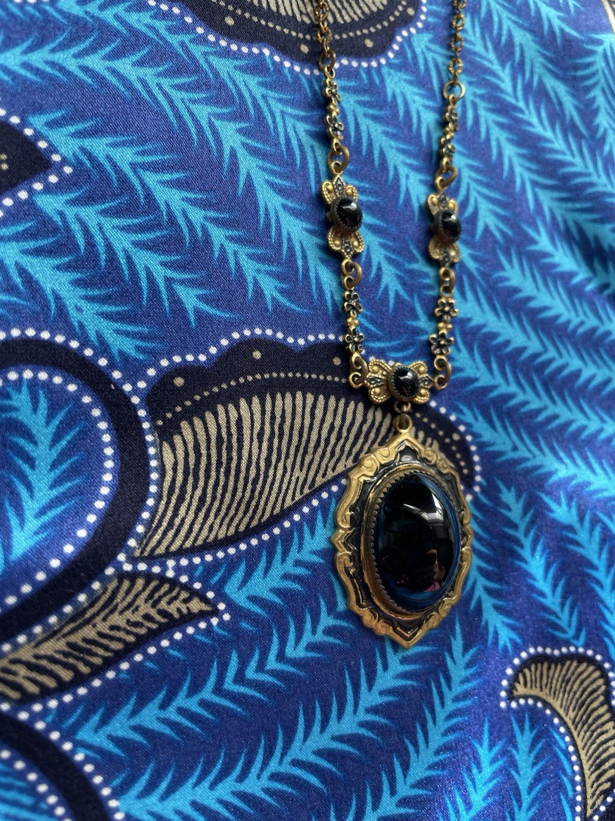 Vintage Enamel and Black Onyx Gold tone Pendant Necklace Wonderful Details