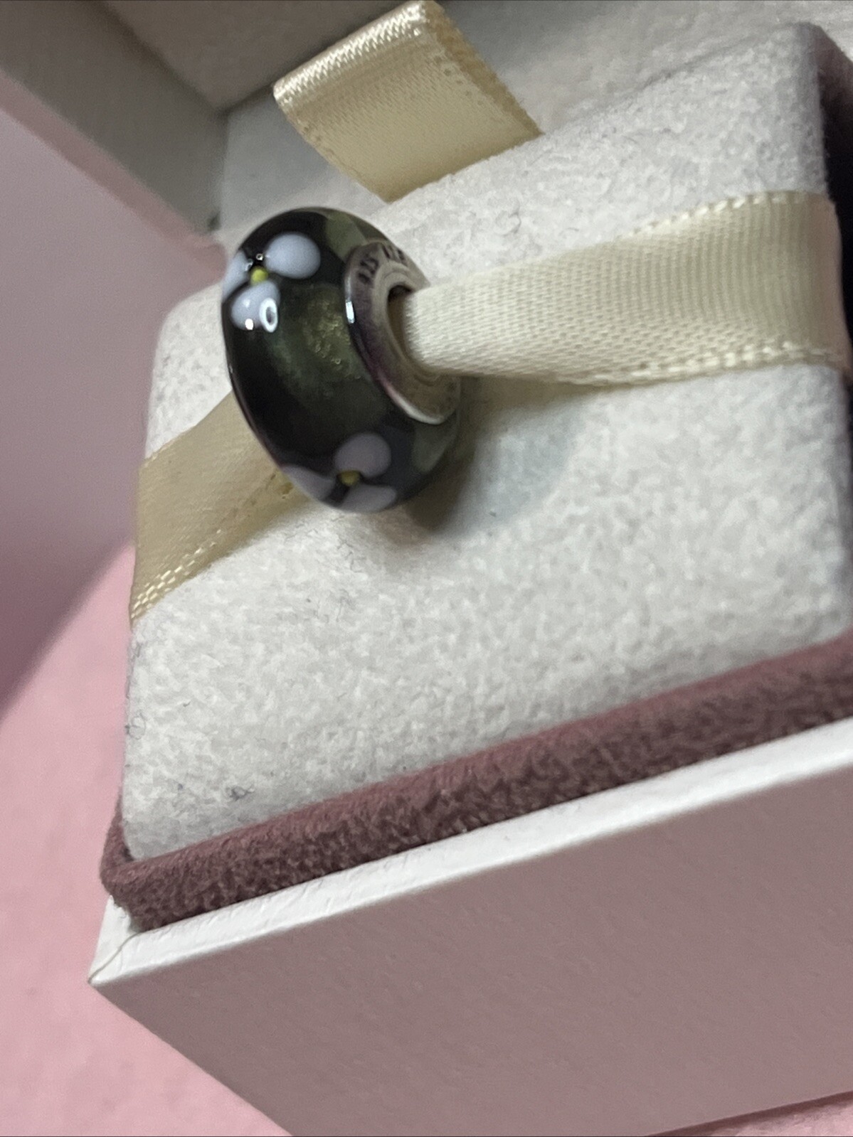 183A NWOT AUTH PANDORA SS BLACK FLOWERS MURANO GLASS CHARM #790604 RETIRED!
