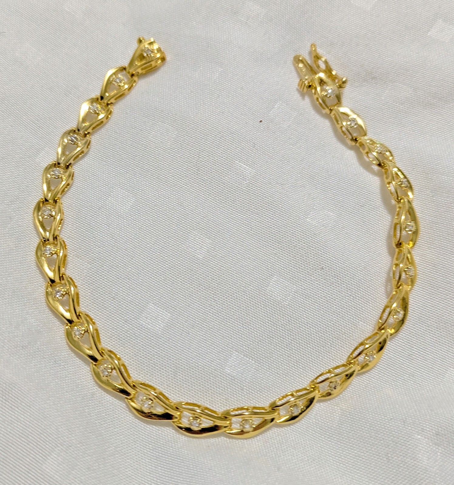 ESTATE DIAMOND 14KT YELLOW GOLD TENNIS BRACELET 8.8grams