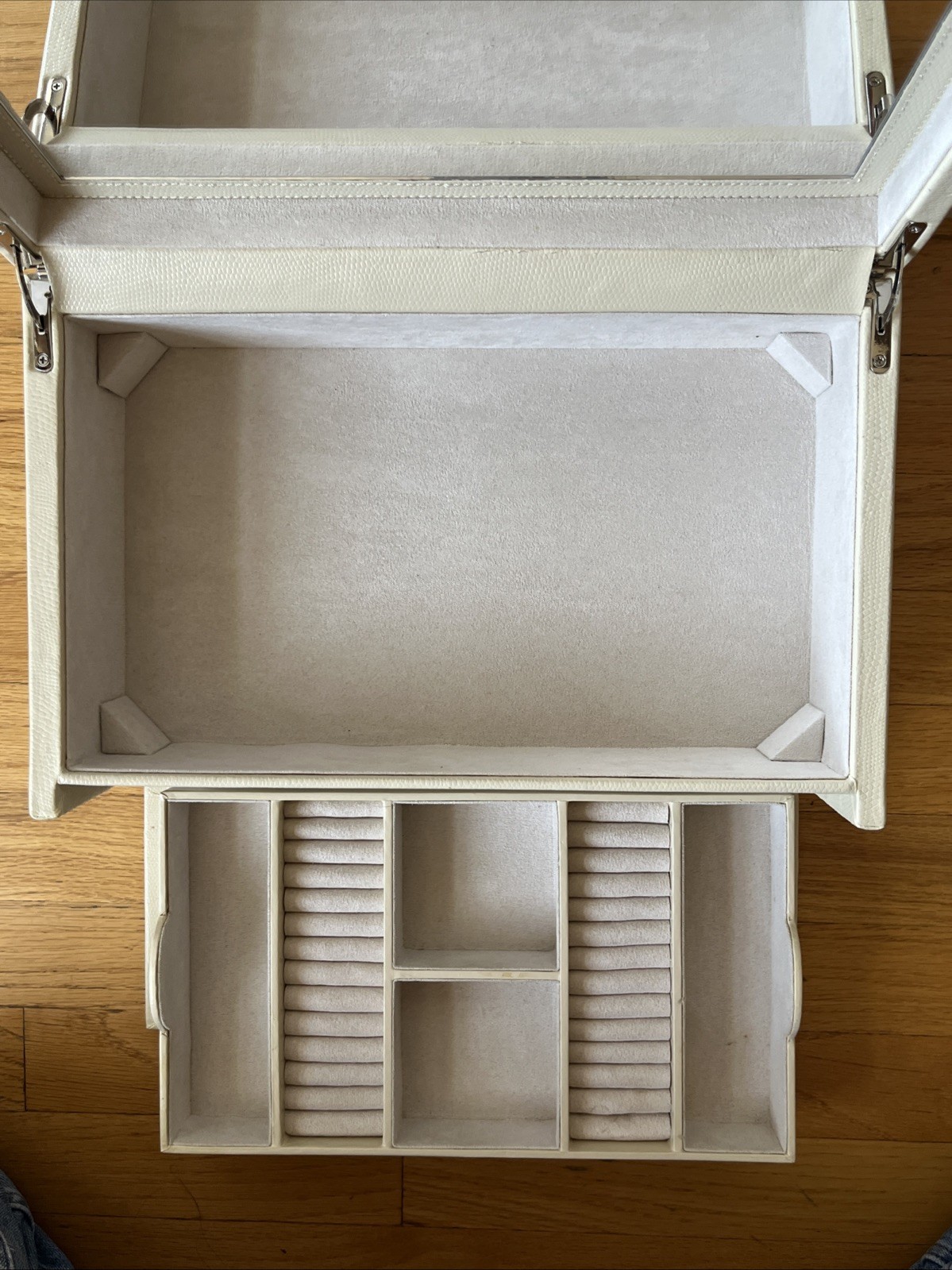 Wolf Pottery Barn Large Ivory Jewelry Box With Key Leatherette
