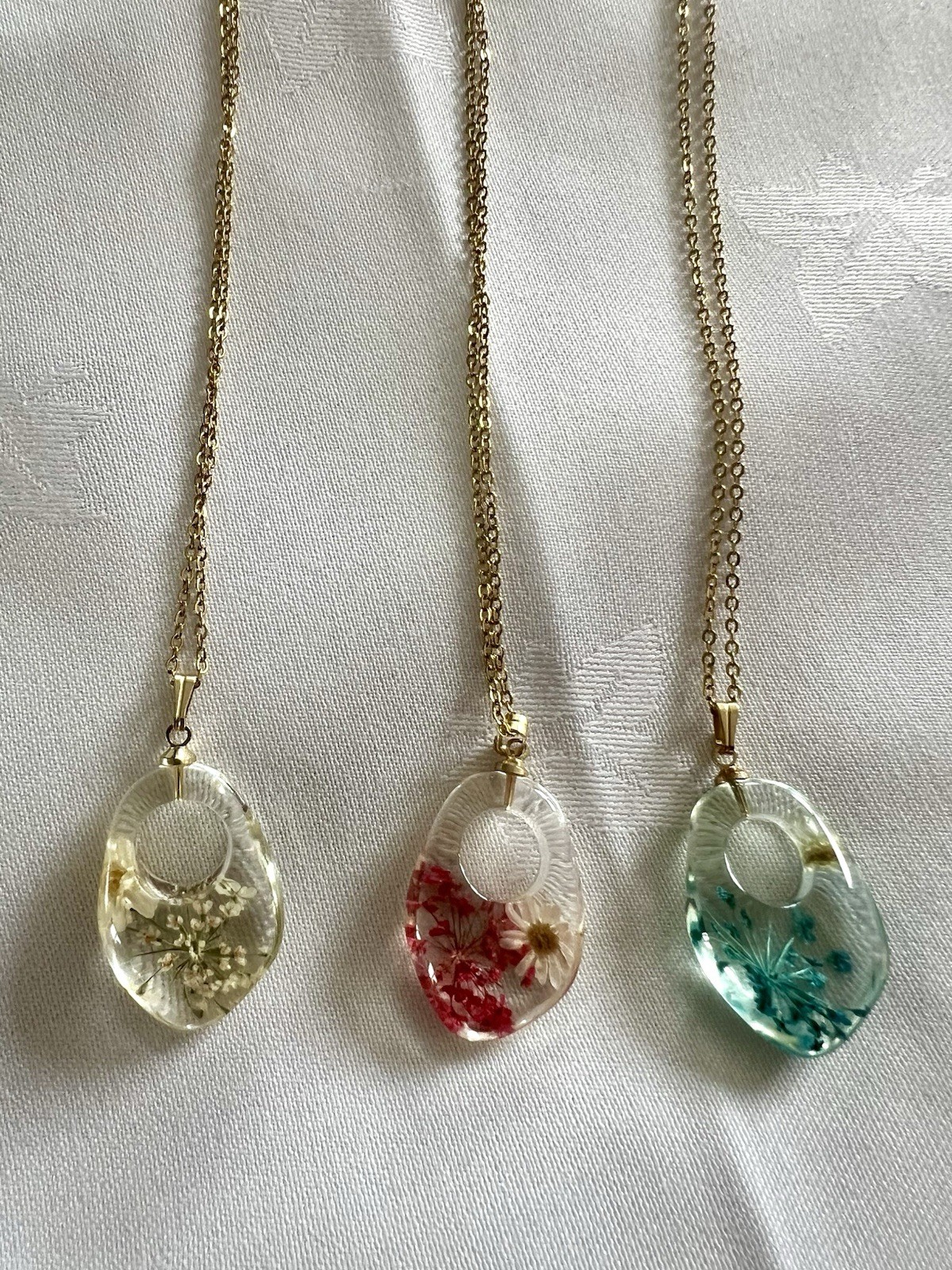 1 Handmade flower Resin Pendant With Silver /Gold Plated Chain – Summer Fashion