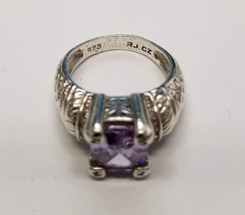 .925 STERLING SILVER RING WITH EMERALD CUT LAVENDER STONE SZ 8 8.6 GR. #5741