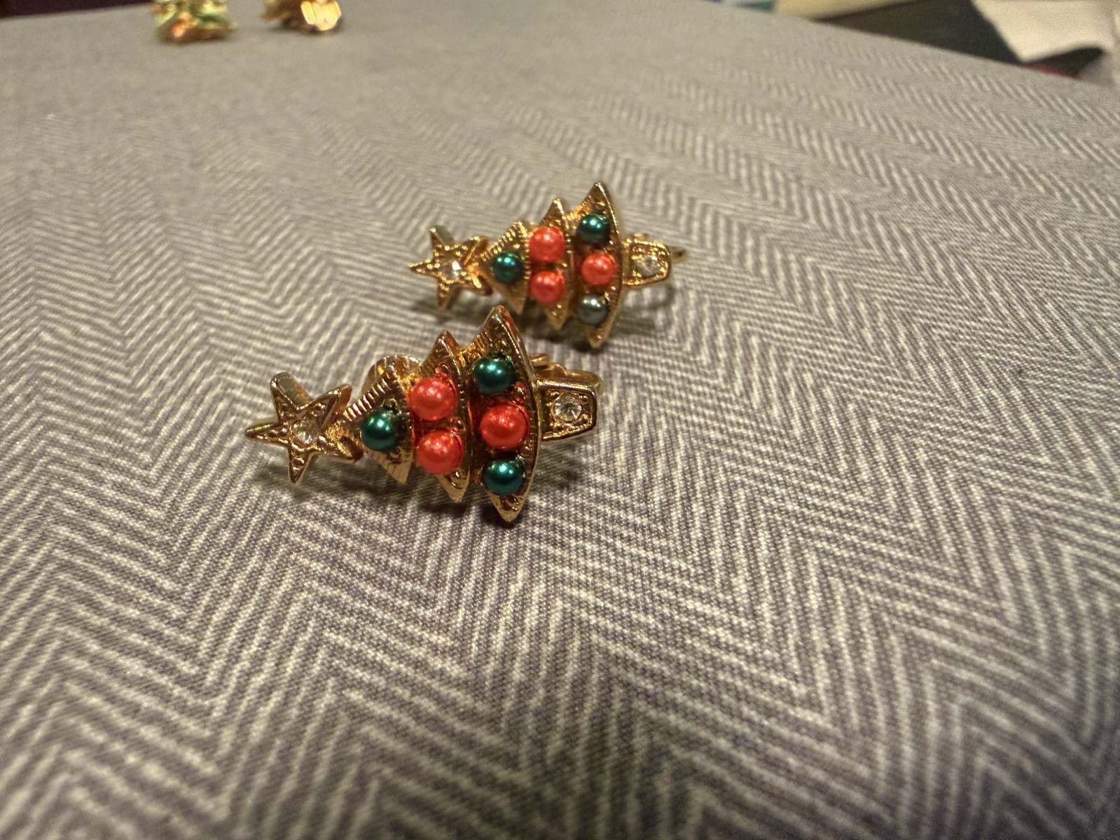 Christmas Clip-on Earrings Wreath, Poinsettia, tree & ornament Excellent con.