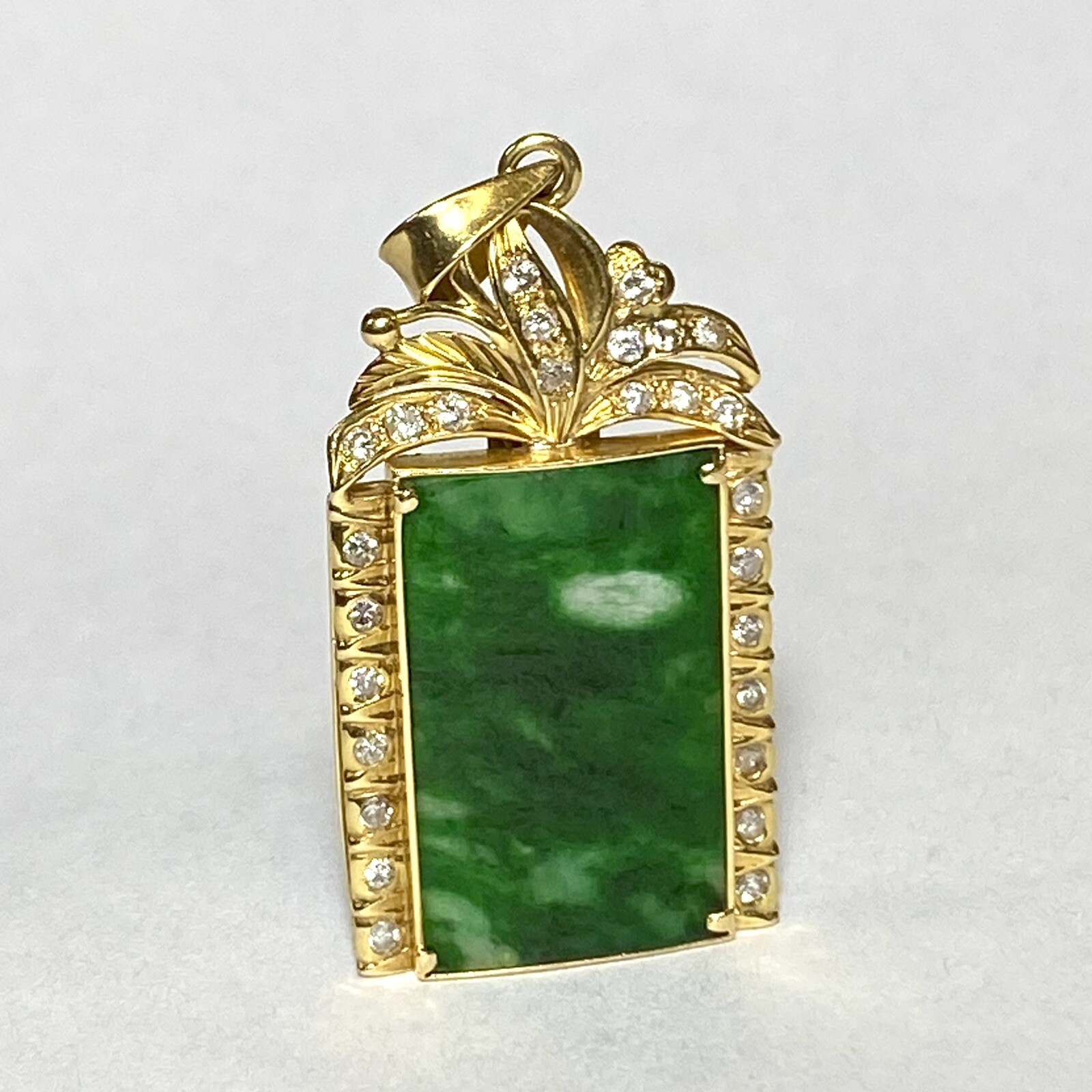 18K Yellow Gold Jade 0.27ctw Diamond 35mm Pendant 6.1g
