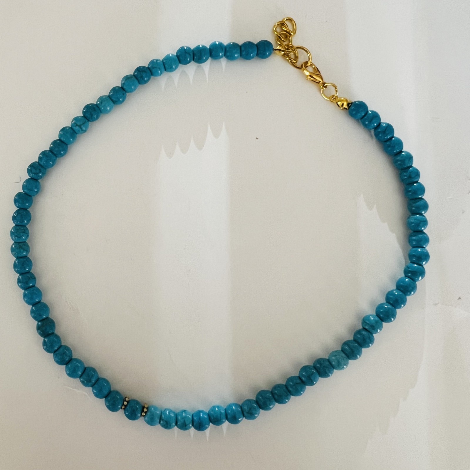 Faux turquoise round beaded choker neckalce adjustable gold tone clasp 16″