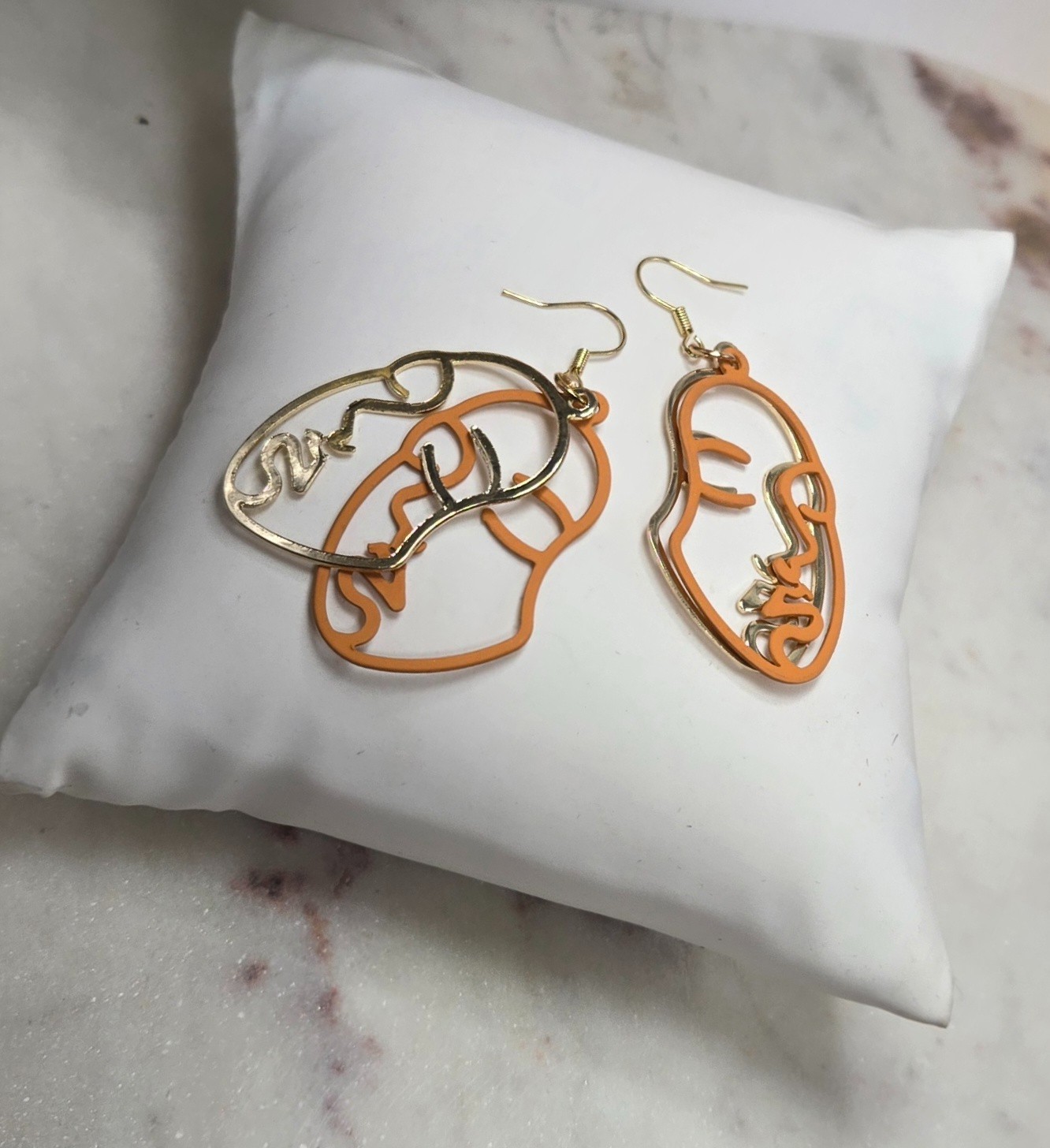 Modern Face Outline Earrings – Artistic Line Art Dangles, Contemporary Jewelry 2
