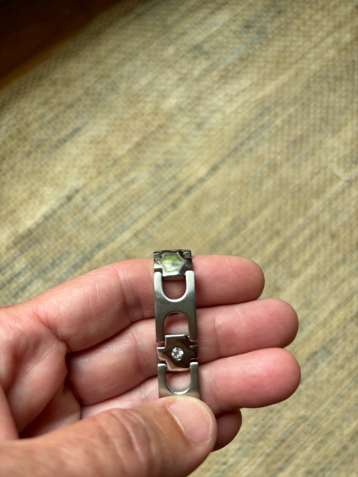 Men’s Stainless Steel linked 8.5″ bracelet with faux diamonds