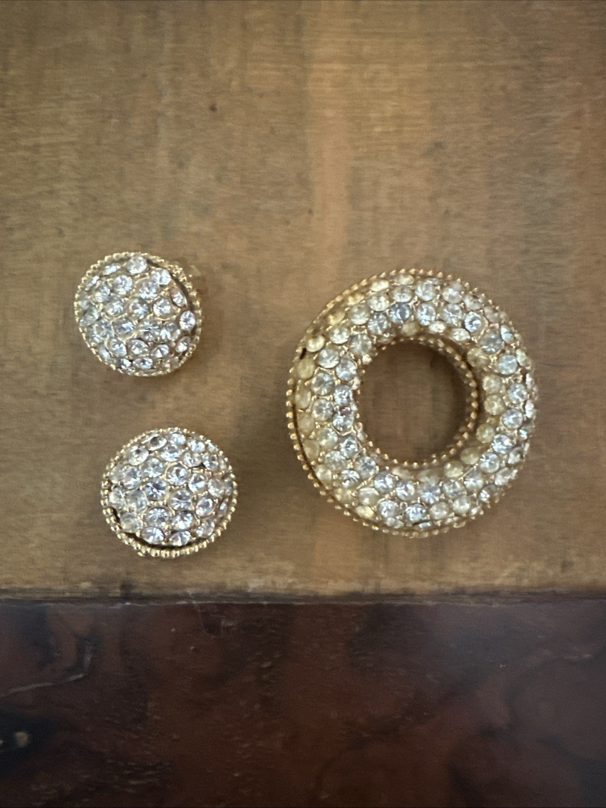 Vtg Mid 20th Century Rhinestone Gold Color Brooch And Matching Clip On Earrings