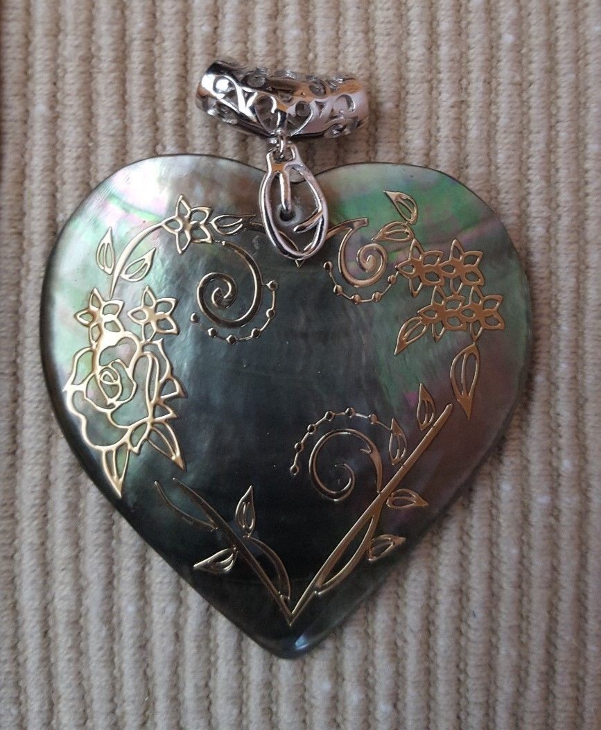 2 Shell Heart Pendants – NEW