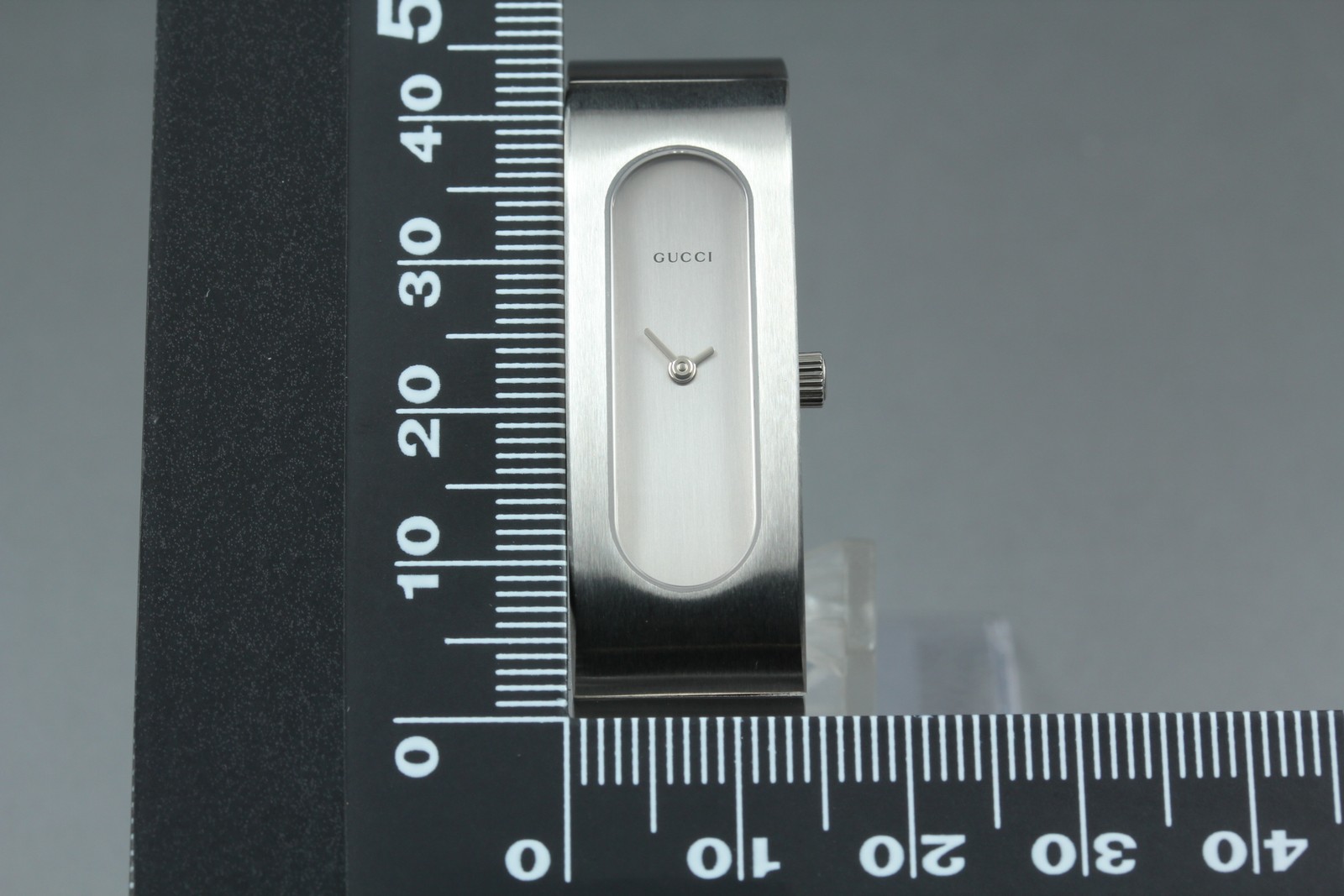 [MINT wBox] Vintage GUCCI 2400S Silver Dial Quartz Women’s Watch From Japan