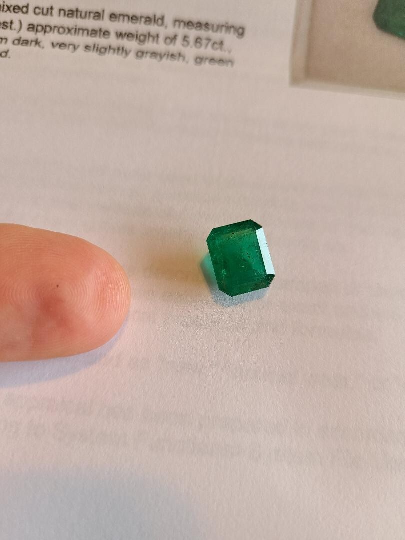 Large 5.67ct Natural Emerald, very good cut. Beautiful, smooth deep green.