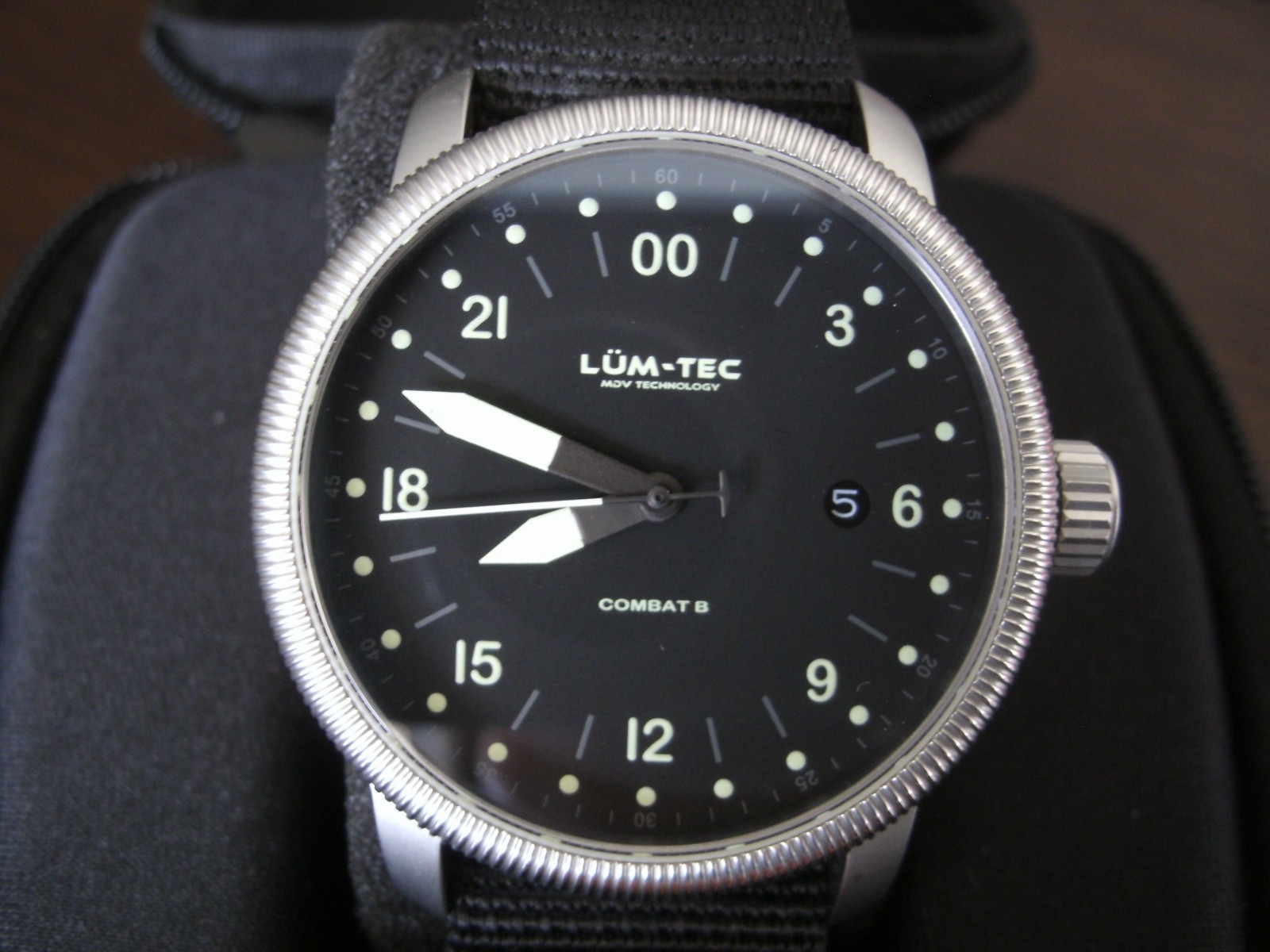 Lum-Tec Combat B28 Military 24 Hour watch. Working and keeping time. Limited