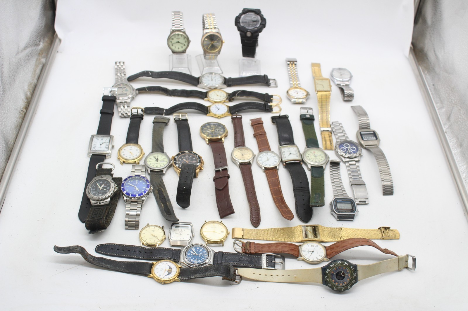 30 x Vintage Gents Quartz Wristwatches Inc. Pulsar, Lorus, Seiko, Swatch, etc.