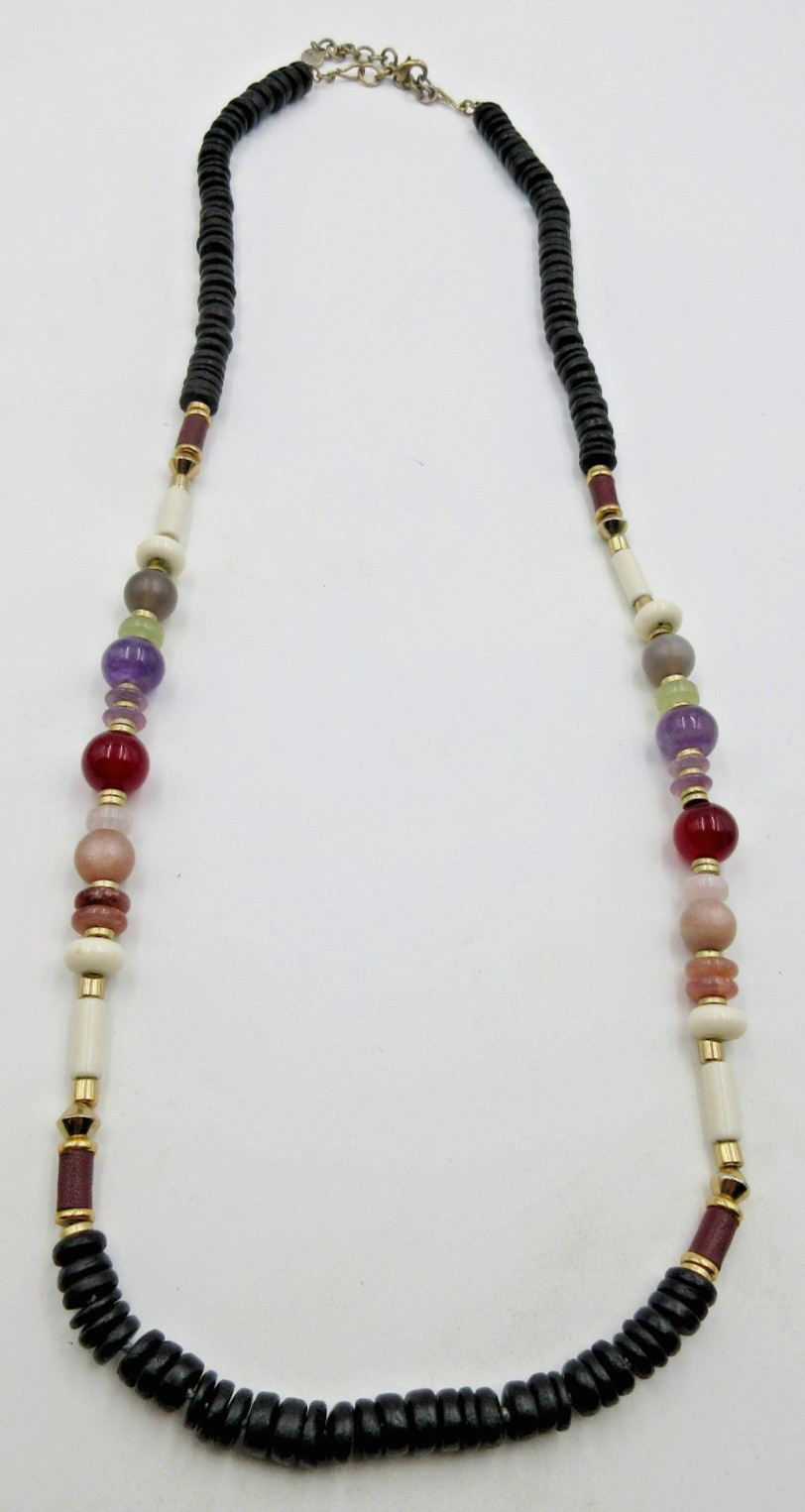 UNUSUAL STELLA & DOT 34″ LONG pink green black white Gold tone STRAND Necklace