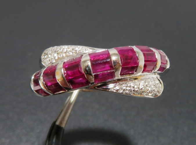 14K WG RUBY & WHIT STONE CLUSTER SWIRL BAND RING SZ 8.25 7.83 grams (A22045-1)