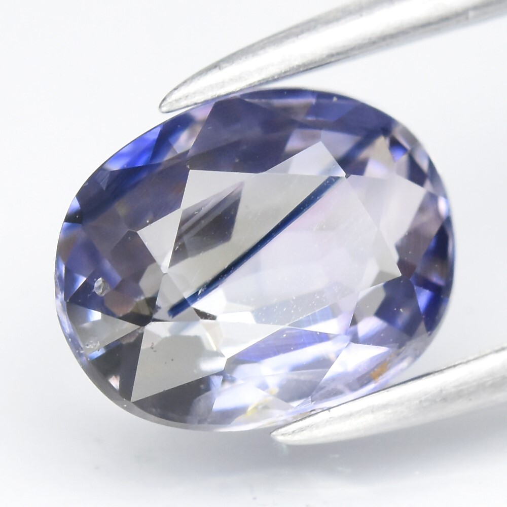 💎 1.10ct 6.8×5.3mm VS Oval Tri Color Sapphire – Unheated, Mozambique Gem