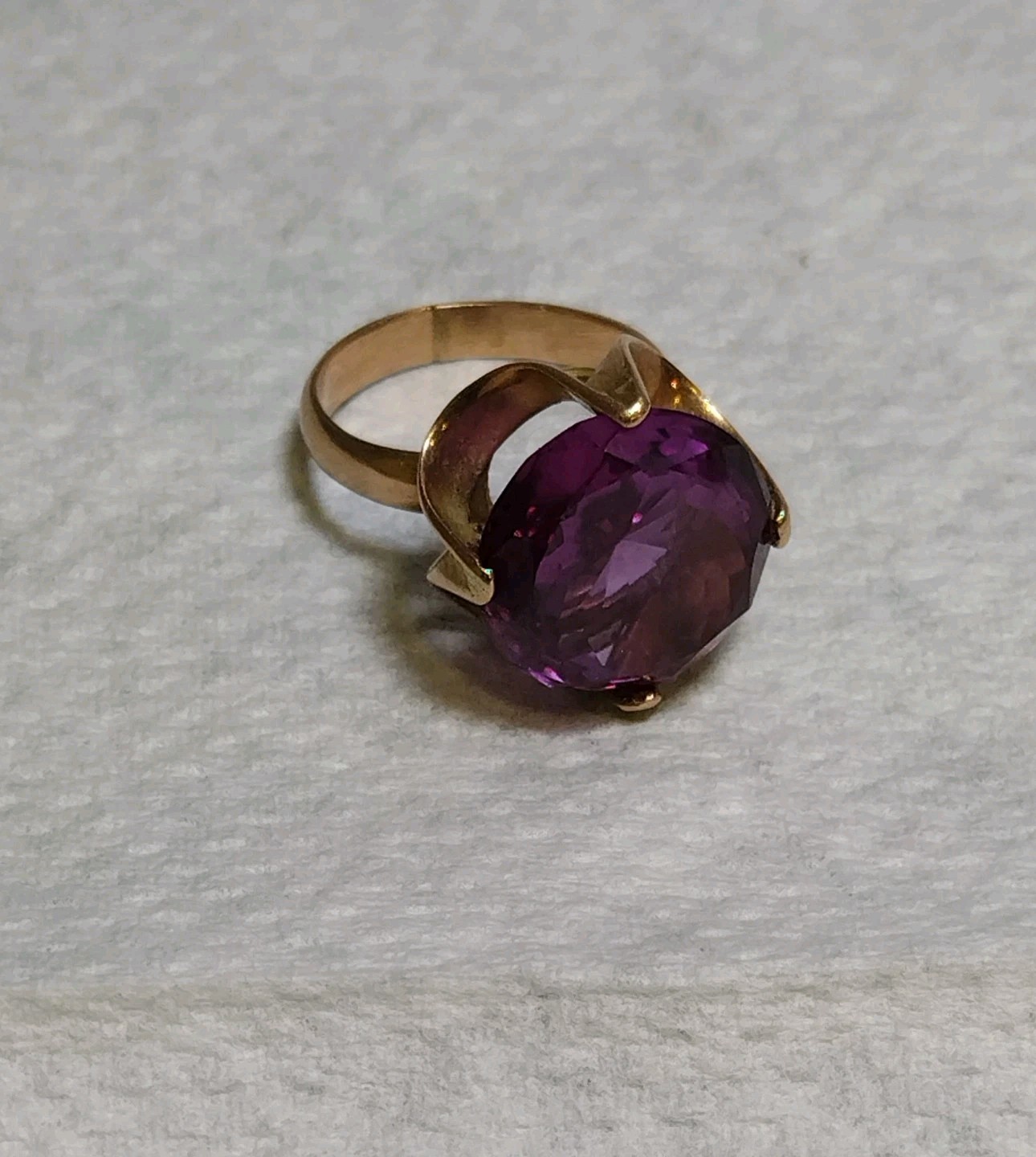 VTG Gold Tone Cocktail Ring Large Oval Faux Amethyst Purple Faceted Stone 6.5